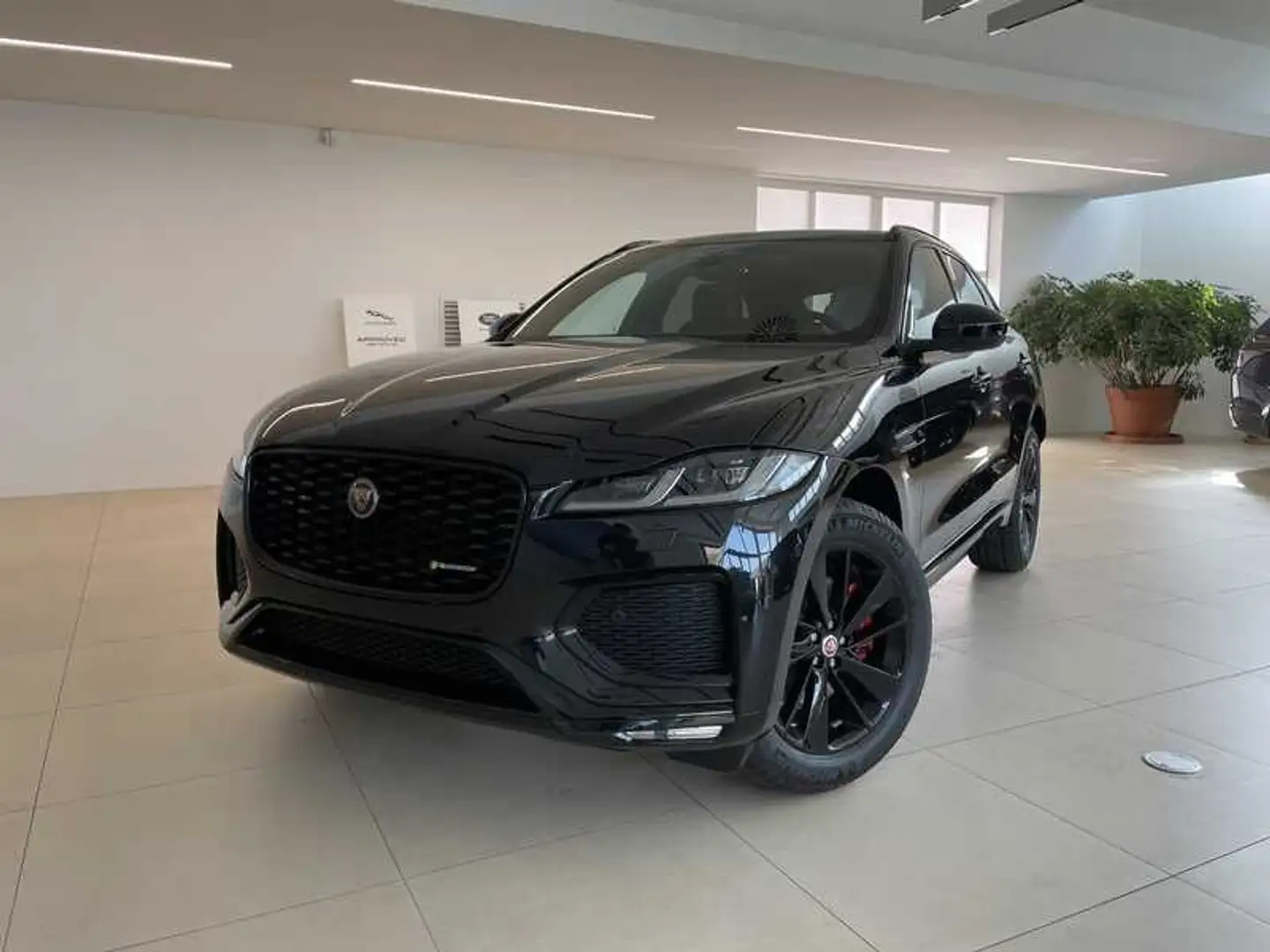 Jaguar F-Pace 2.0 D 204 CV AWD aut. R-Dyn. Black - IVA ESPOSTA! Nero - 2