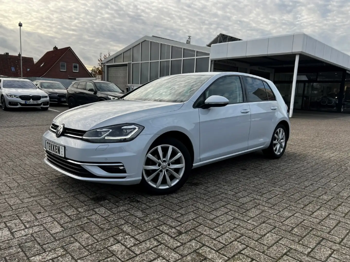 Volkswagen Golf VII Highline Standh AHK ACC LED Navi Massage Weiß - 1