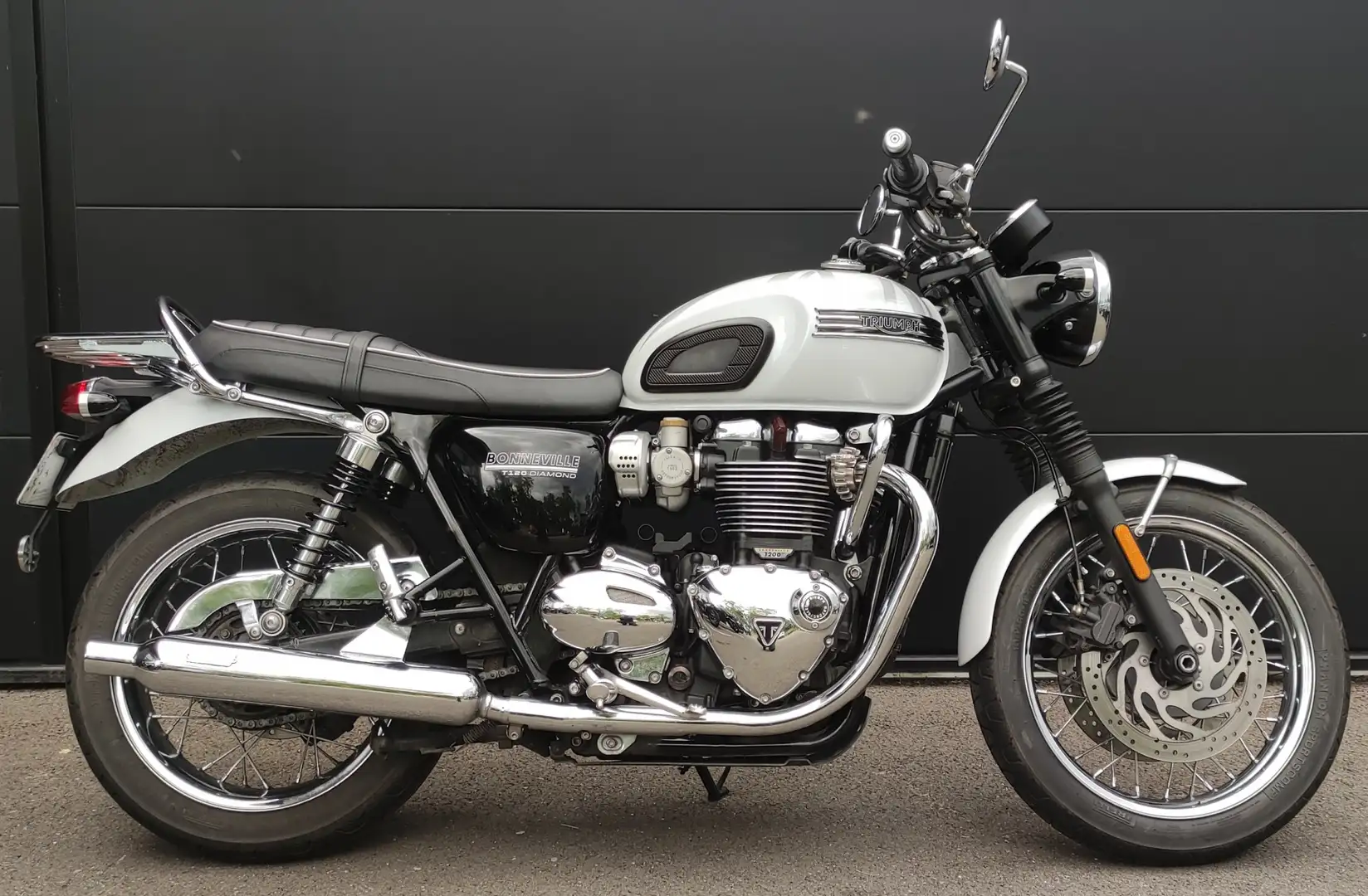 Triumph Bonneville T120 Blanc - 2