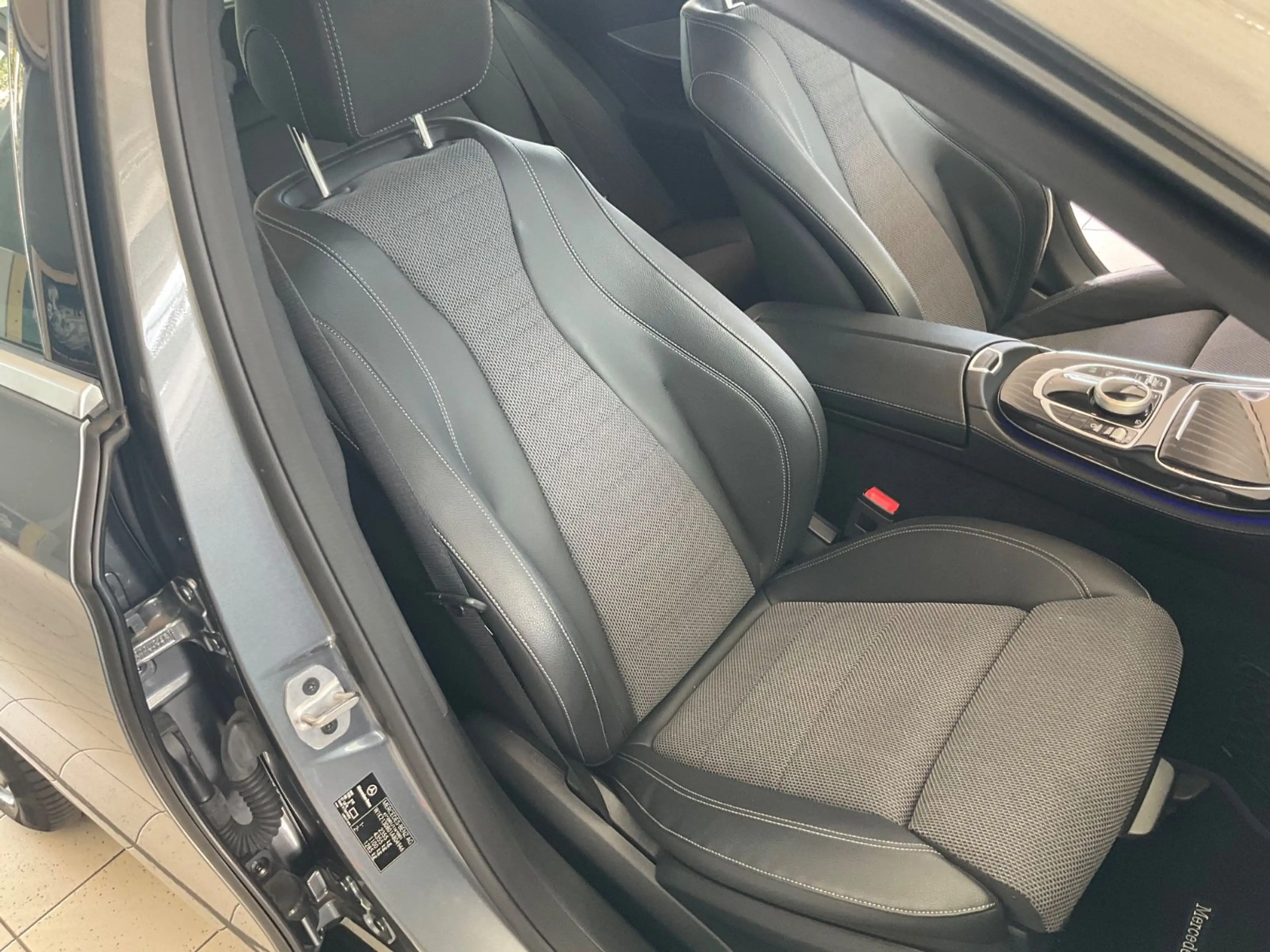 Mercedes-Benz E 200 Limousine Avantgarde — photo 11