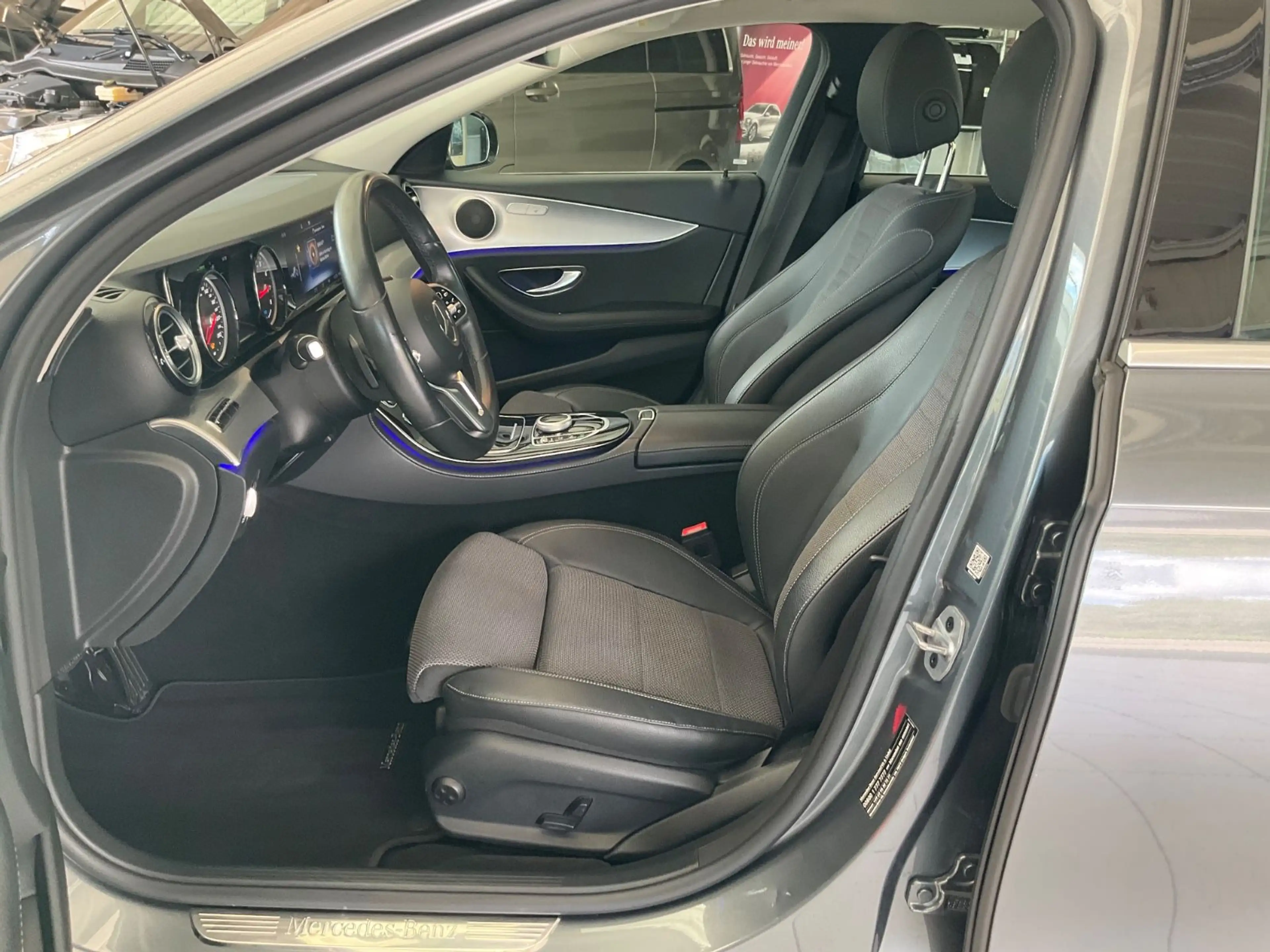 Mercedes-Benz E 200 Limousine Avantgarde — photo 13