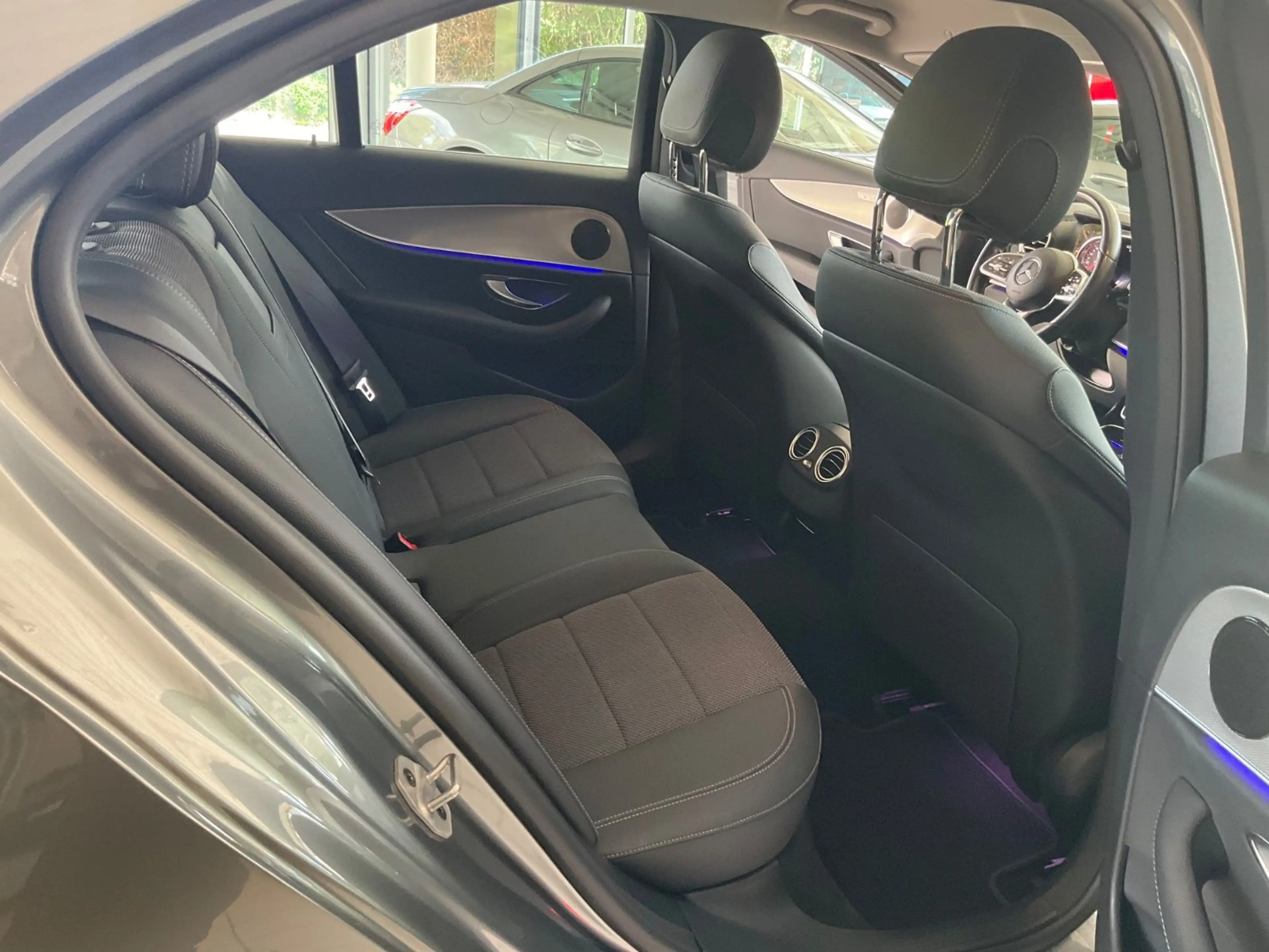 Mercedes-Benz E 200 Limousine Avantgarde — photo 15