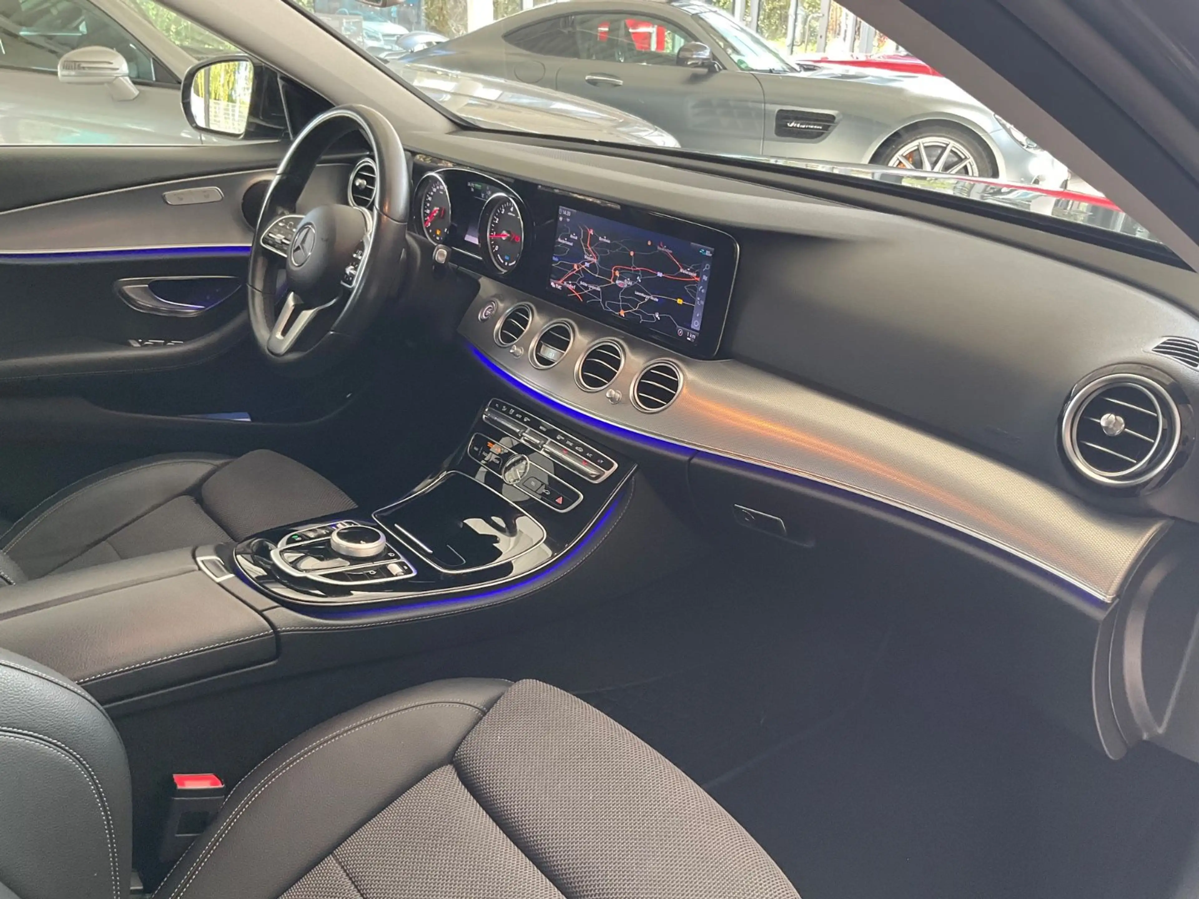 Mercedes-Benz E 200 Limousine Avantgarde — photo 10