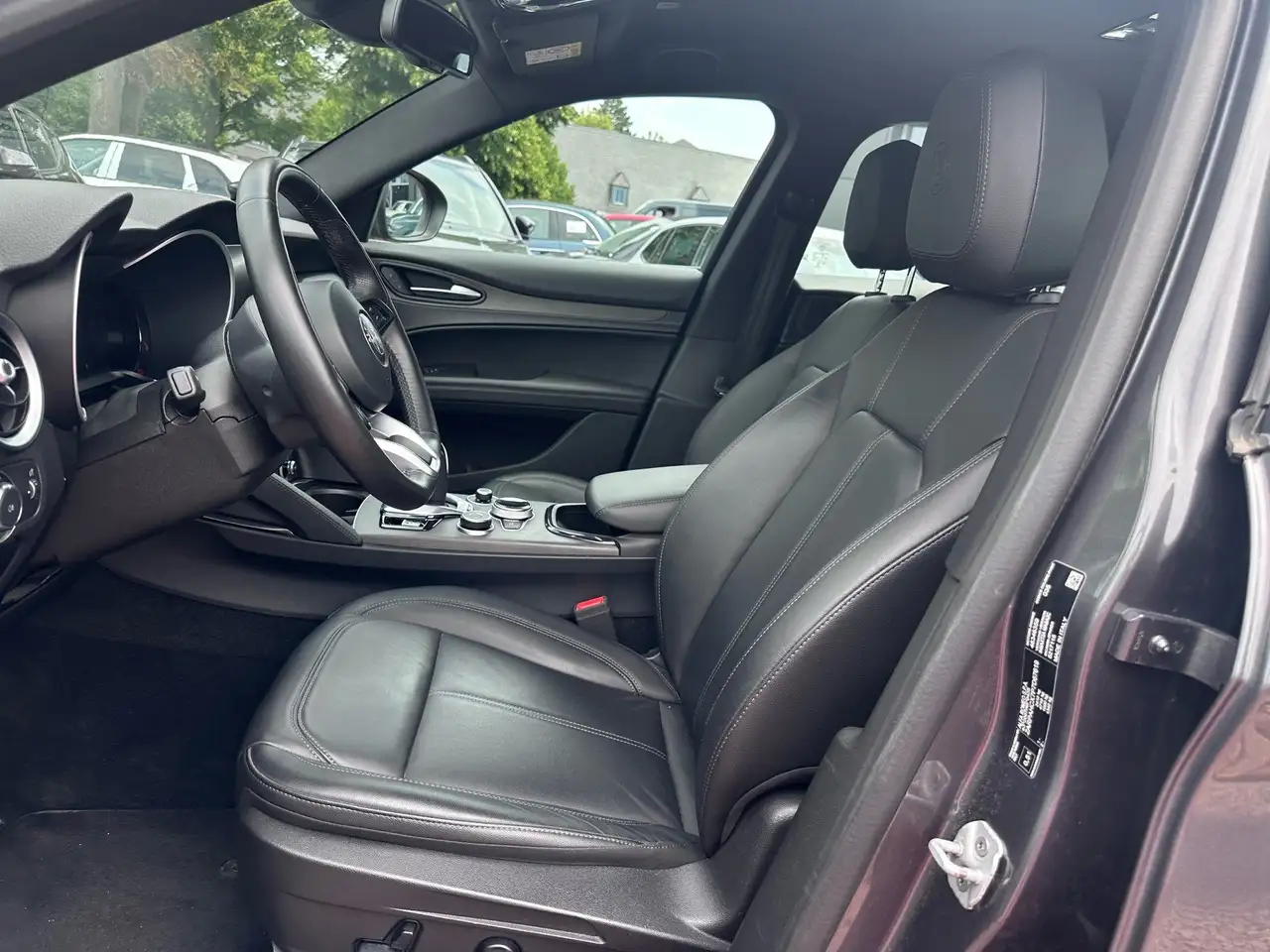 Alfa Romeo Stelvio 2023 — фото 15