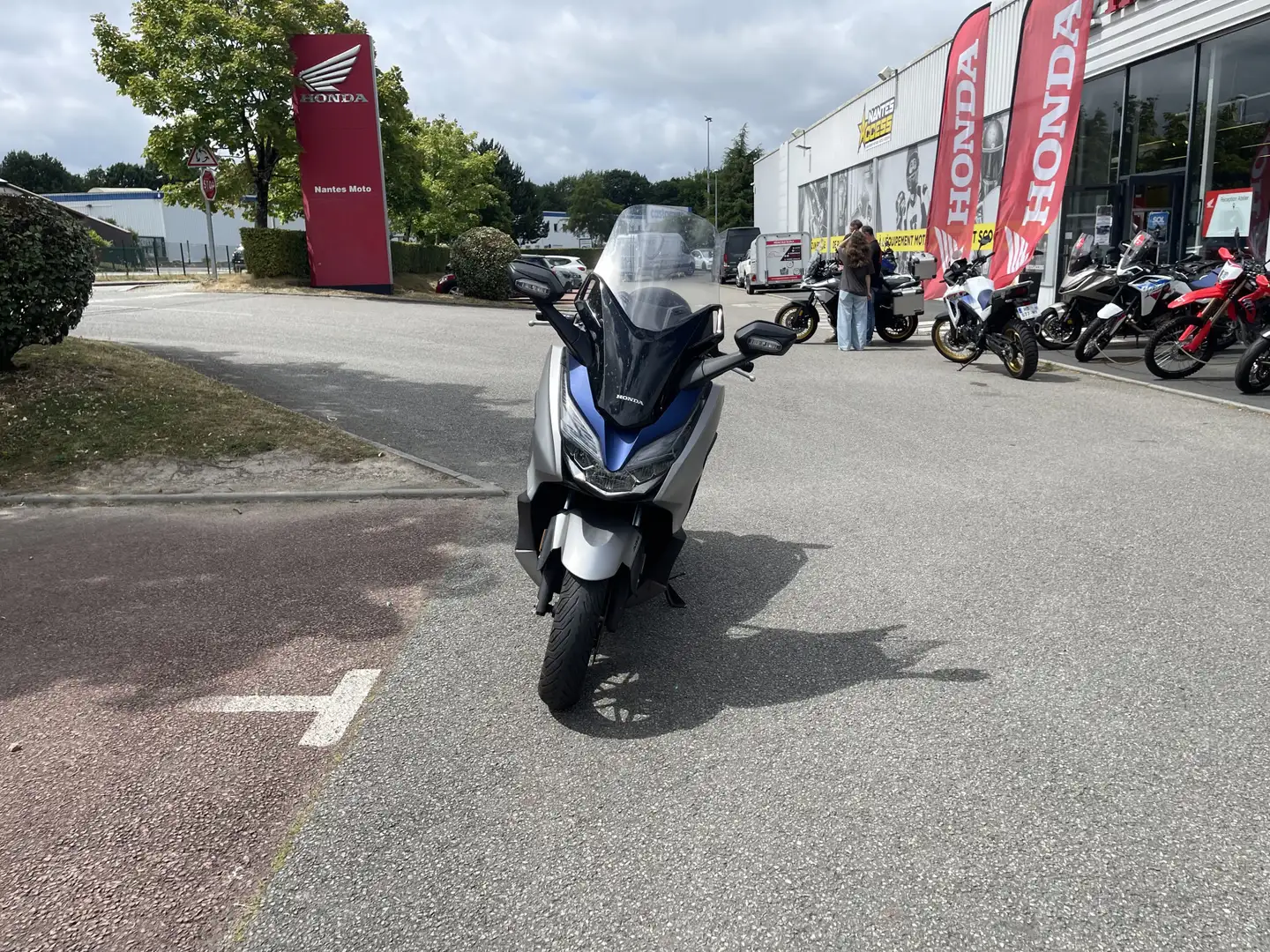 Honda Forza 125 Gris - 2
