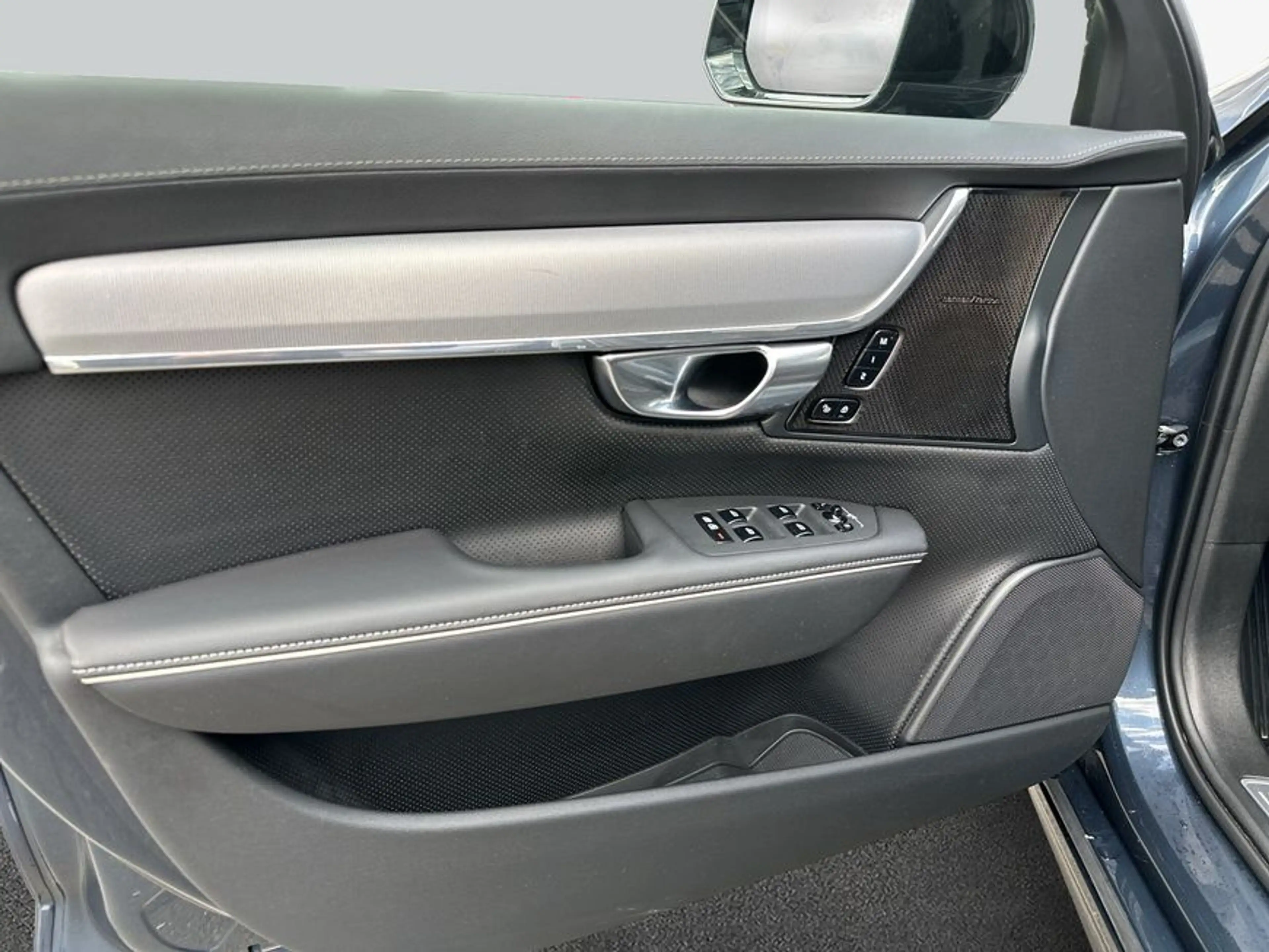 Volvo V90 T8 Plug-in Hybrid AWD Ultra Dark — photo 21
