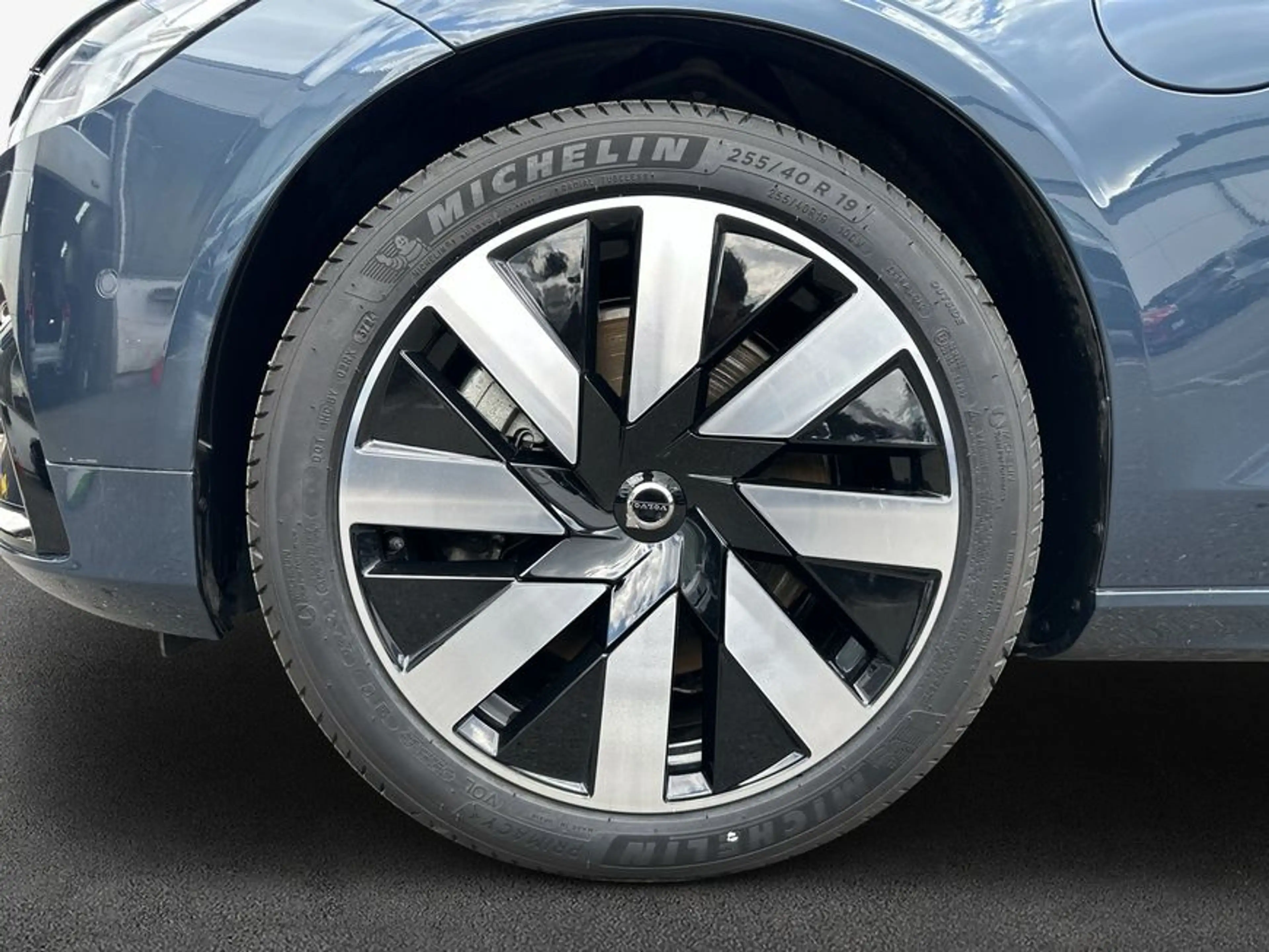 Volvo V90 T8 Plug-in Hybrid AWD Ultra Dark — photo 8