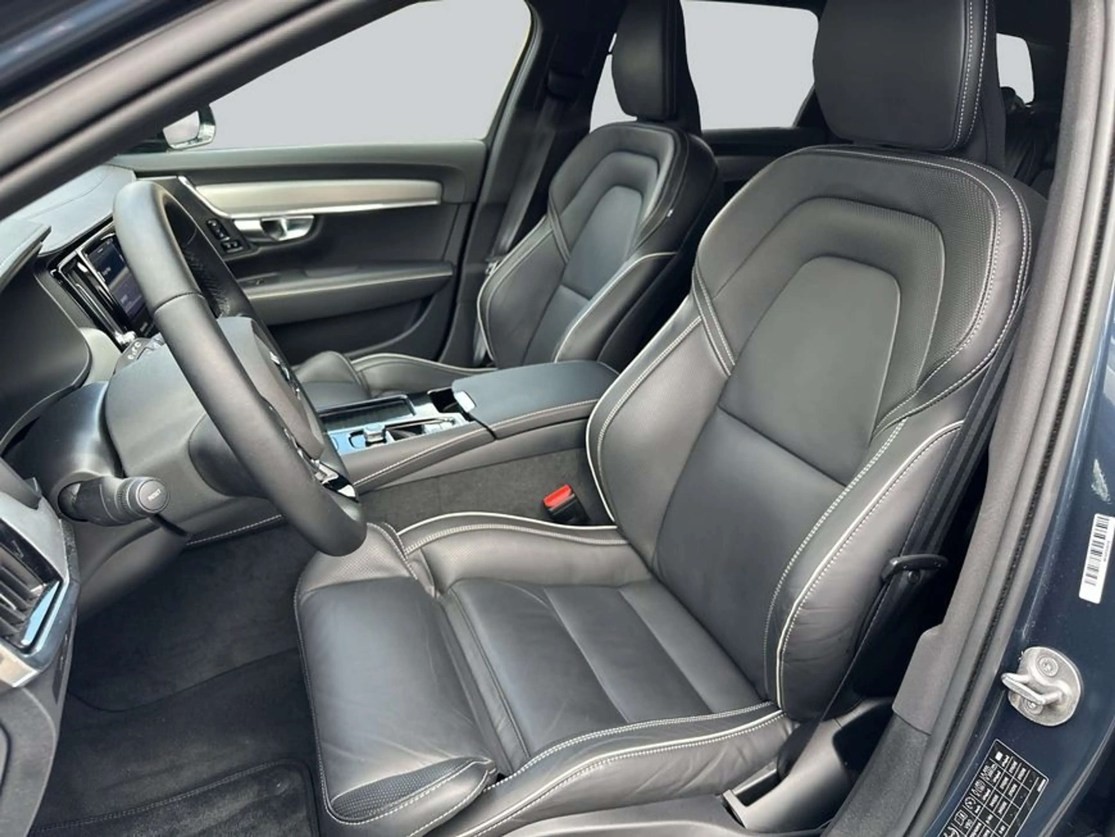 Volvo V90 T8 Plug-in Hybrid AWD Ultra Dark — photo 12