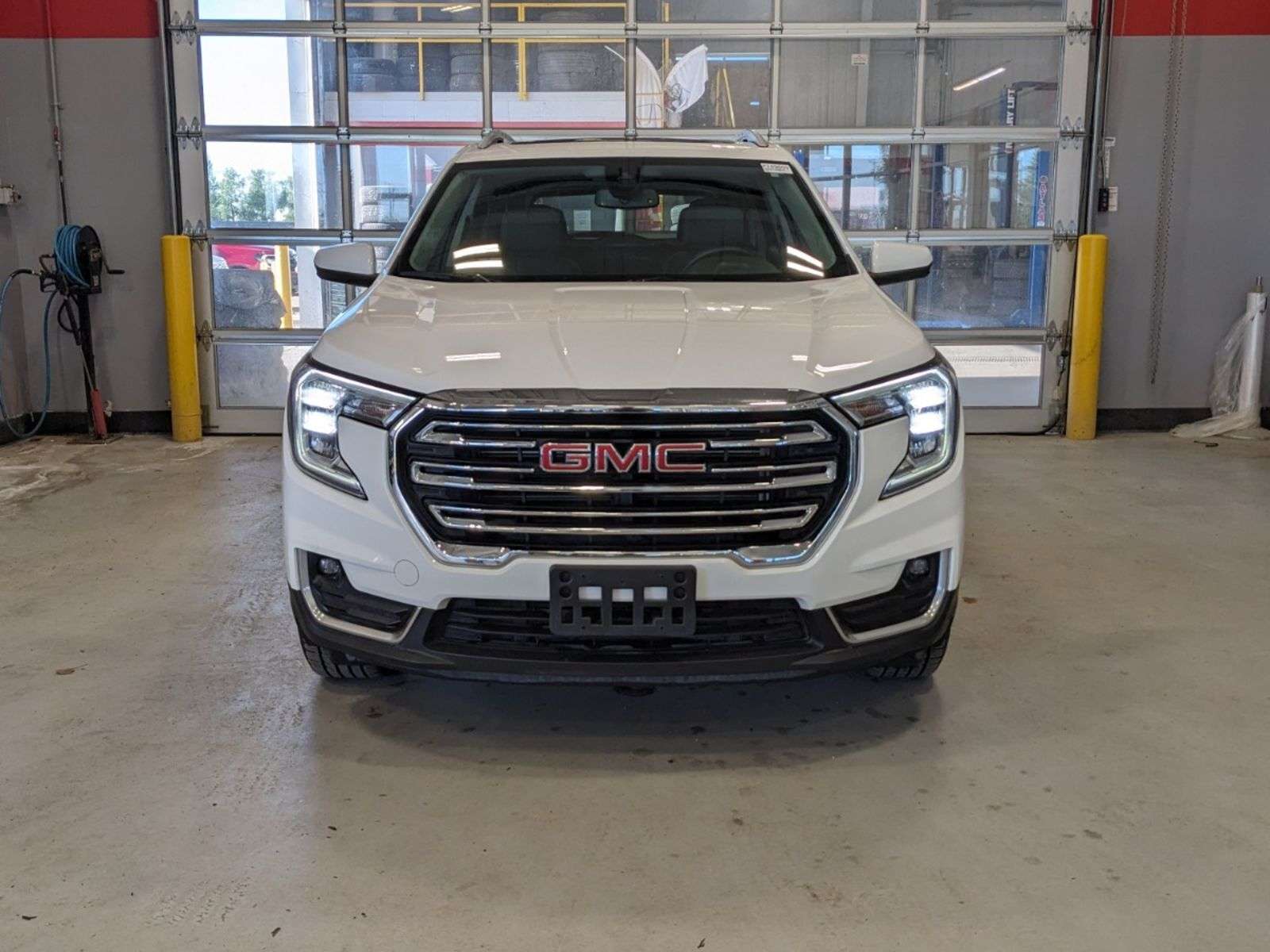 2023 GMC Terrain SLT - Leather, Sunroof, Heated Seats — снимка 1