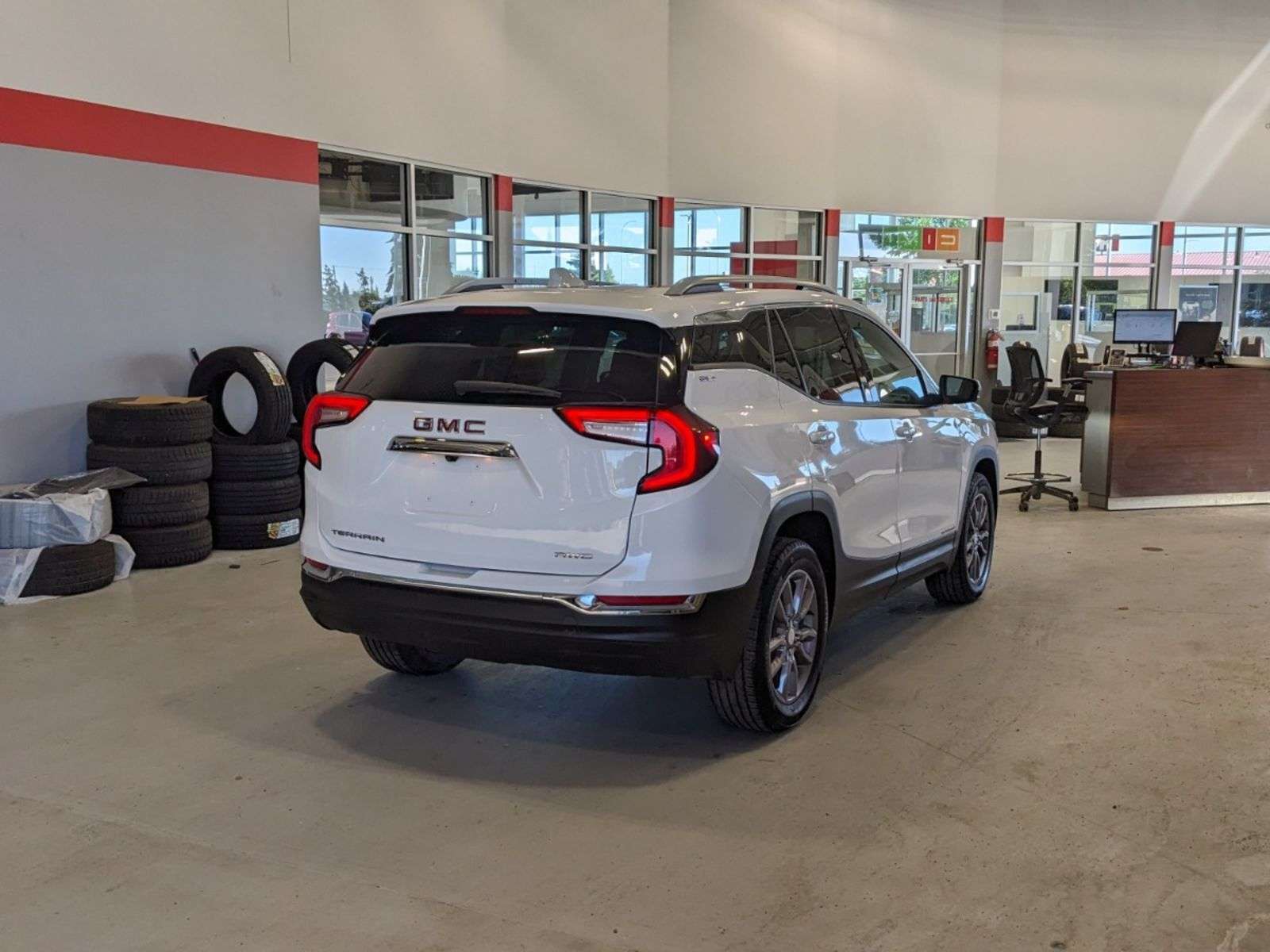 2023 GMC Terrain SLT - Leather, Sunroof, Heated Seats — снимка 1