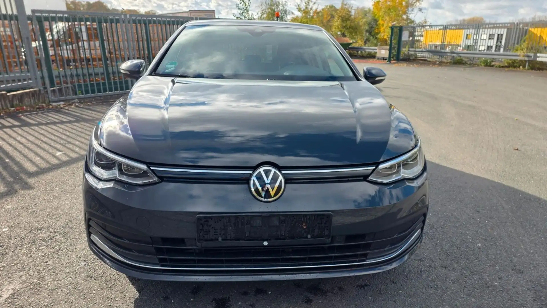 Volkswagen Golf VIII Lim. Style eTSI, Full, AHK, 1. Hand Grau - 2