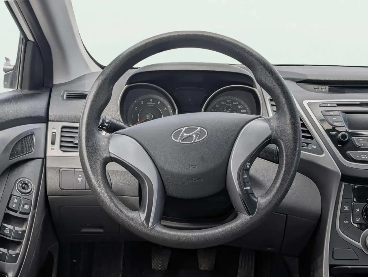 Hyundai ELANTRA снимка Hyundai ELANTRA