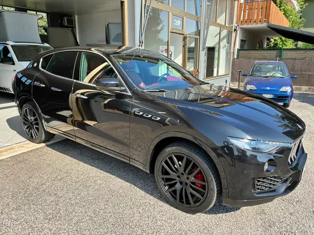 Maserati Levante Levante 3.0 V6 250 cv Q4 Gransport Nerissimo