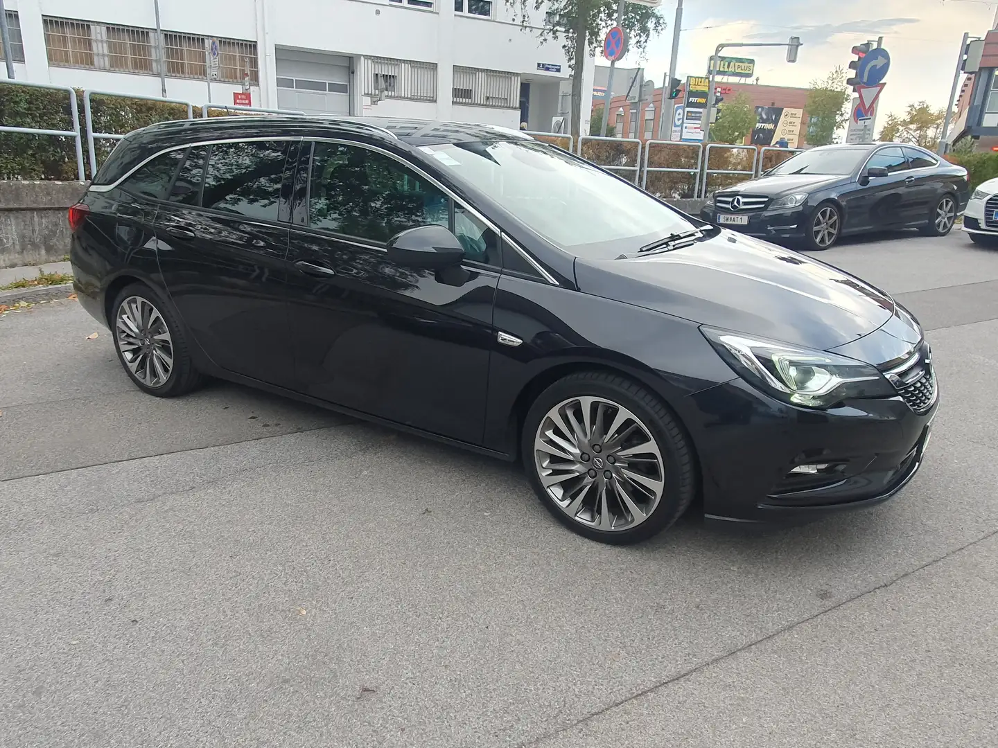 Opel Astra Astra ST 1,6 Turbo Ecotec Direct Inj. ation Schwarz - 1