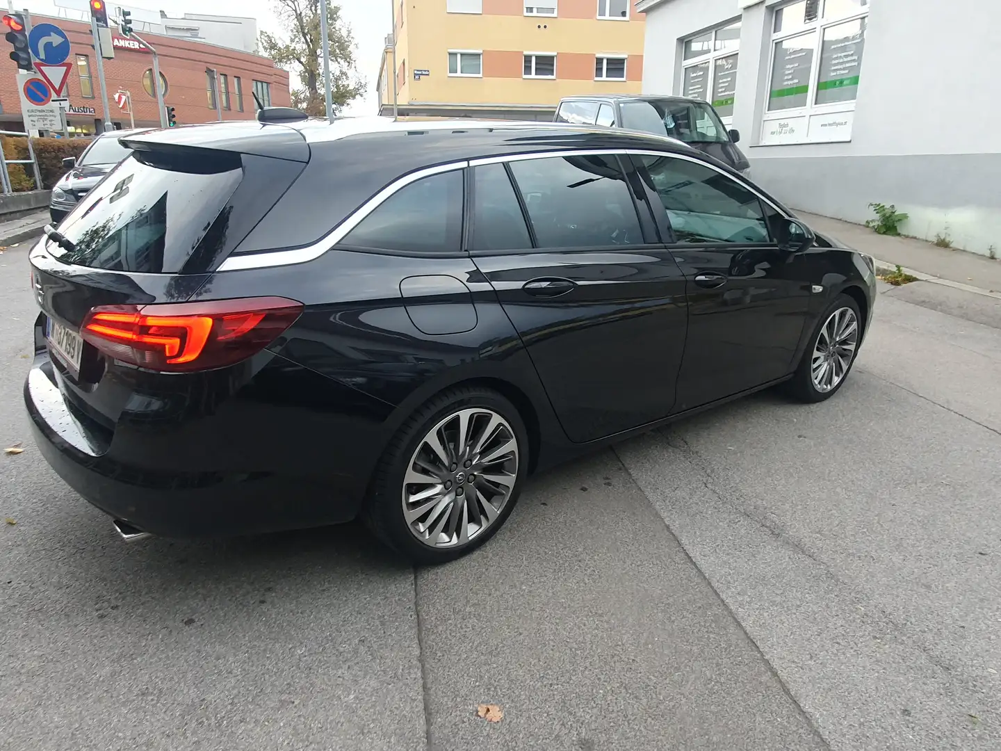 Opel Astra Astra ST 1,6 Turbo Ecotec Direct Inj. ation Schwarz - 2