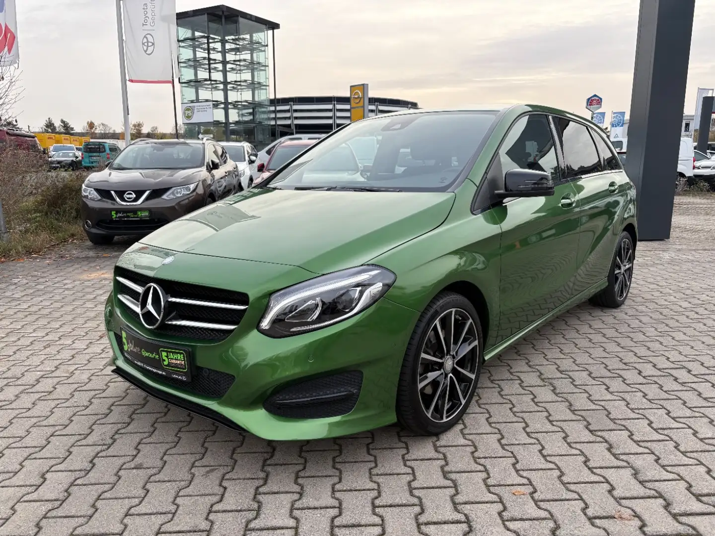 Mercedes-Benz B 200 Urban LED, SHZ, Kamera, PDC, Harman&Kardon Groen - 2