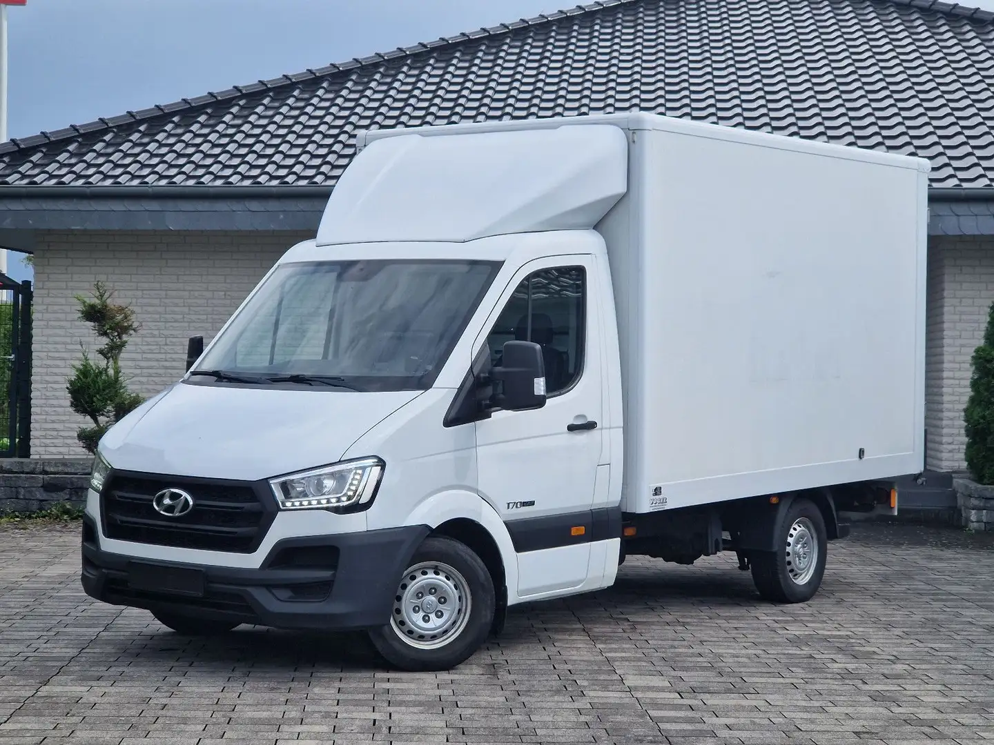 Hyundai H 350 L3 Pritsche Koffer geschlossener Kasten AHK Weiß - 1