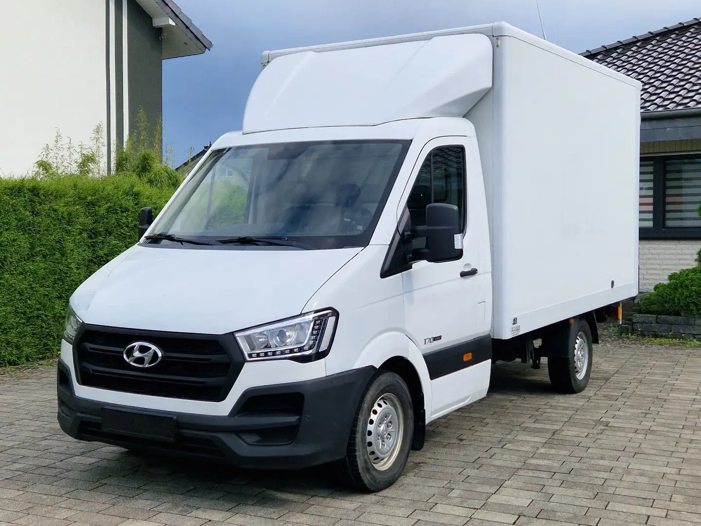 Hyundai H 350 L3 Pritsche Koffer geschlossener Kasten AHK Weiß - 2