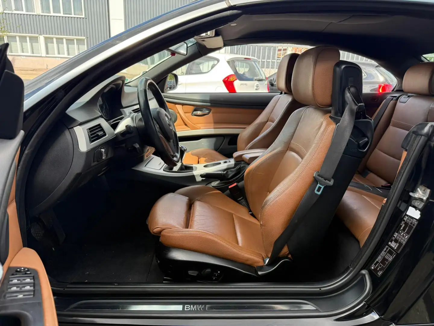BMW 318 3-serie Cabrio 318i Cabriolet MOTORSCHADE Facelift Zwart - 2