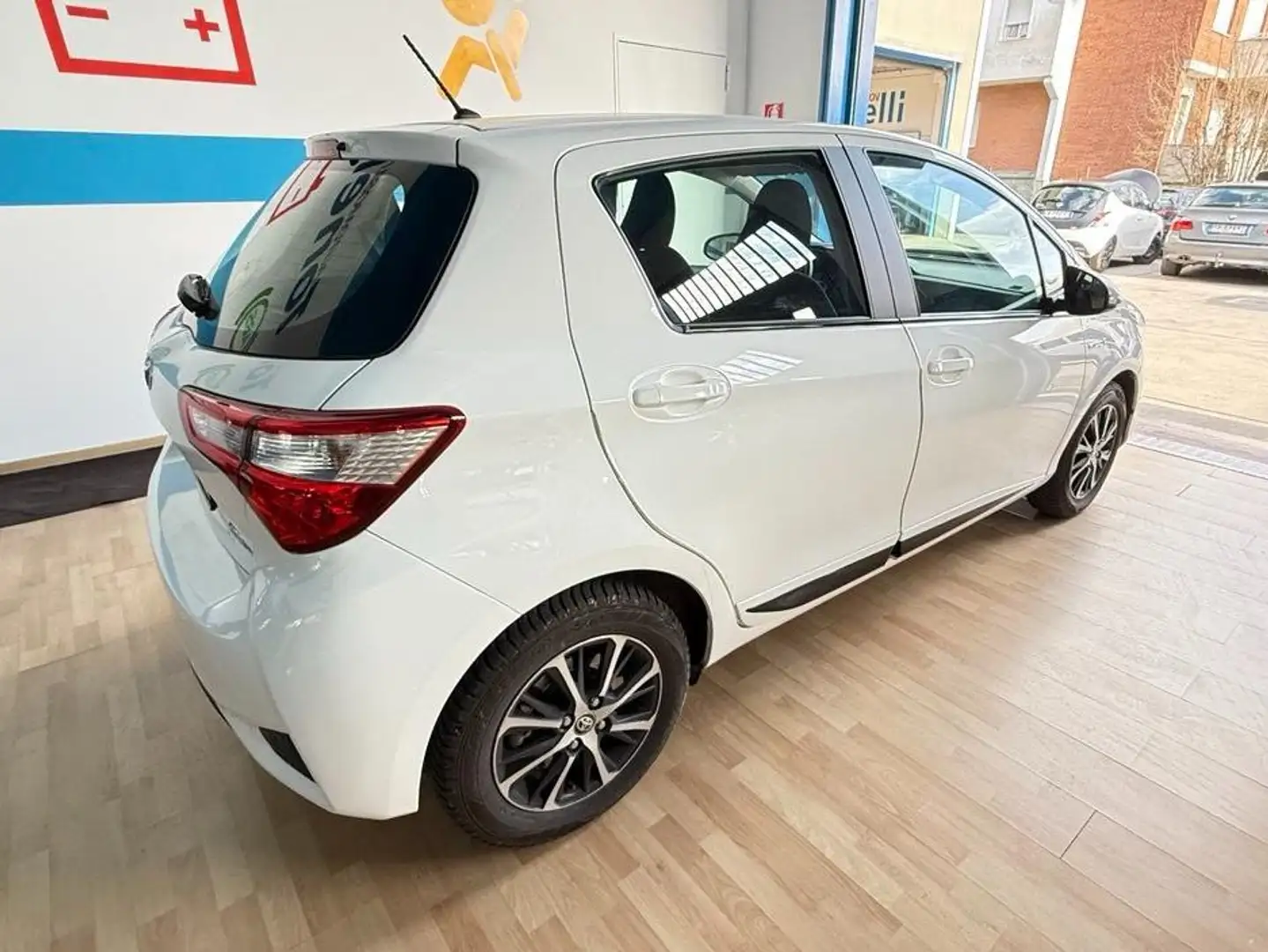 Toyota Yaris Yaris 5p 1.5h Cool Bianco - 2