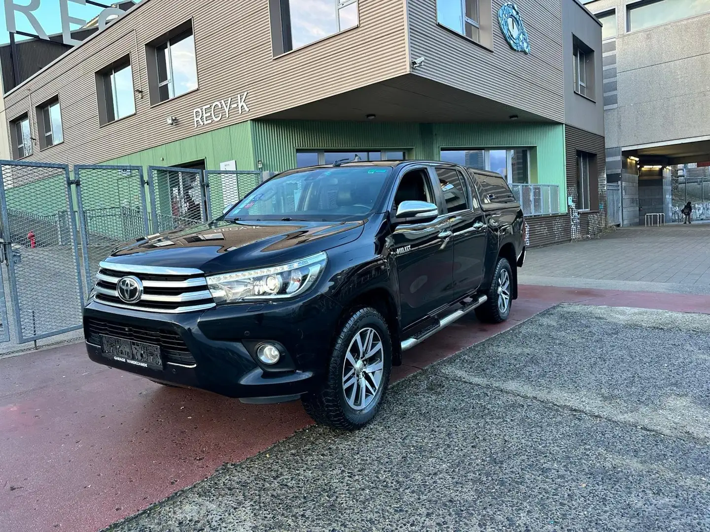 Toyota Hilux 2.4 D-4D 4WD Gris - 2