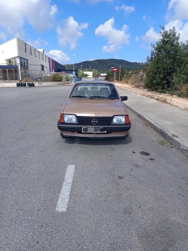 Opel Ascona 1.6S LS, foto 6