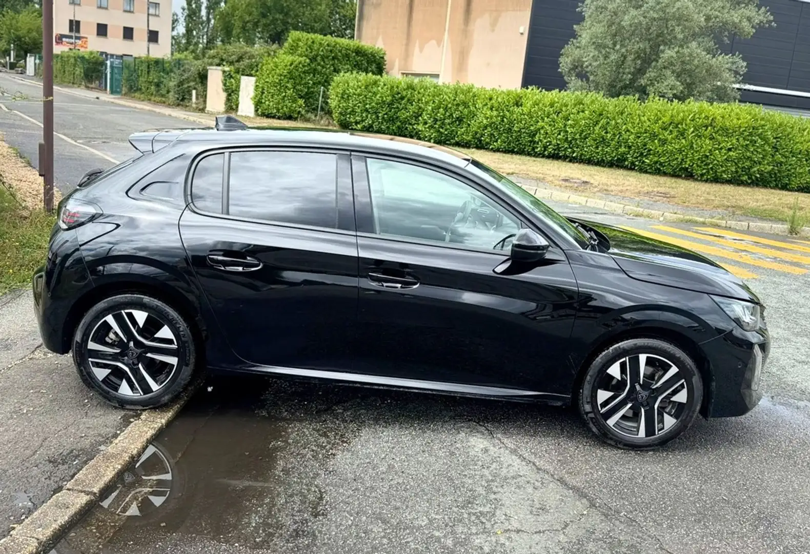 Peugeot 208 ALLURE PACK 1.2 PT 100CV BVM6 13325 HT Noir - 2