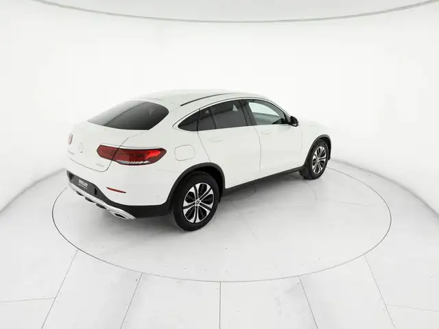 Mercedes-Benz GLC view 4
