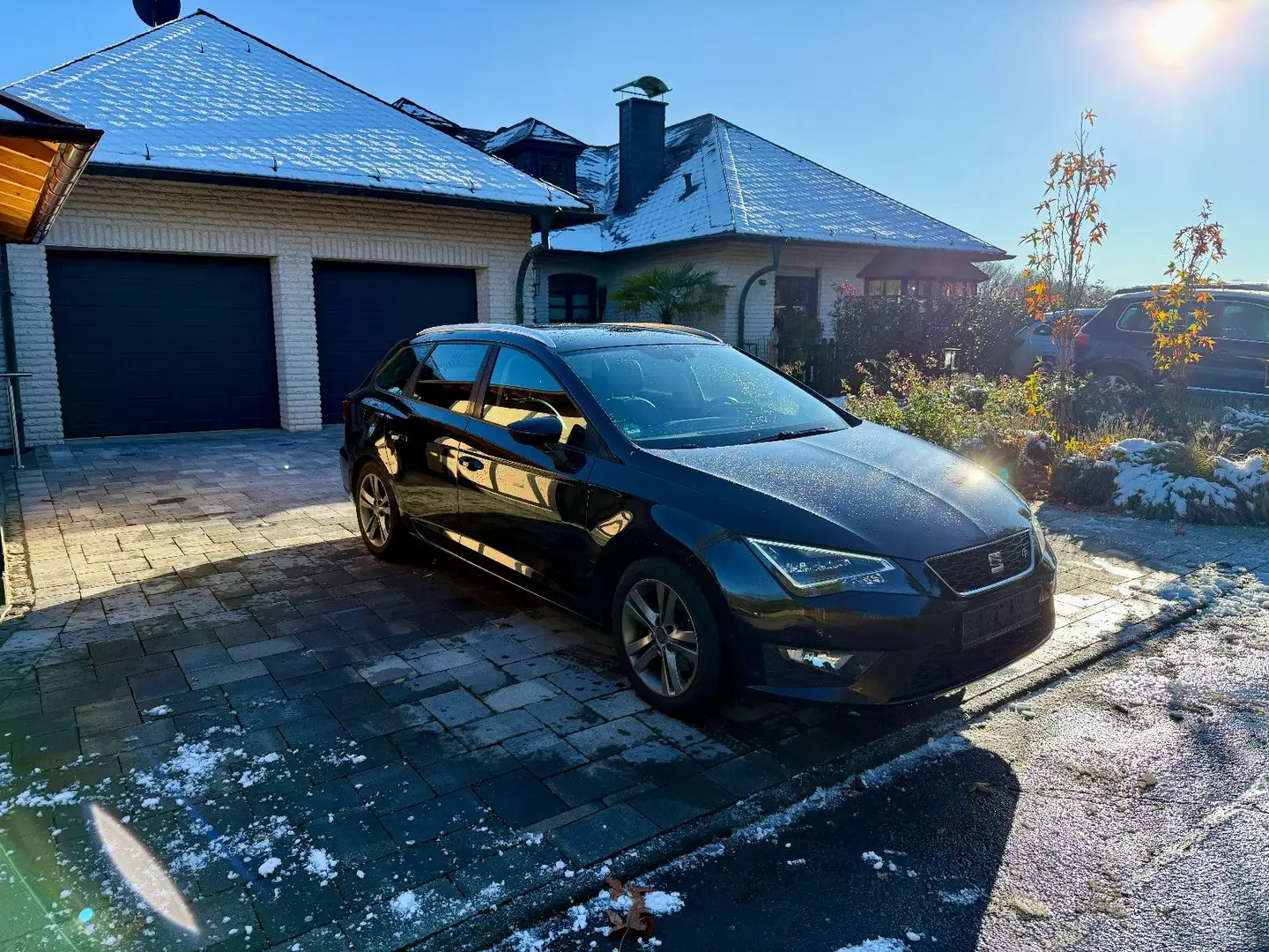 SEAT Leon ST FR 2,0 TDI Klima Navi Alu 8-fach 1.Hand Schwarz - 2