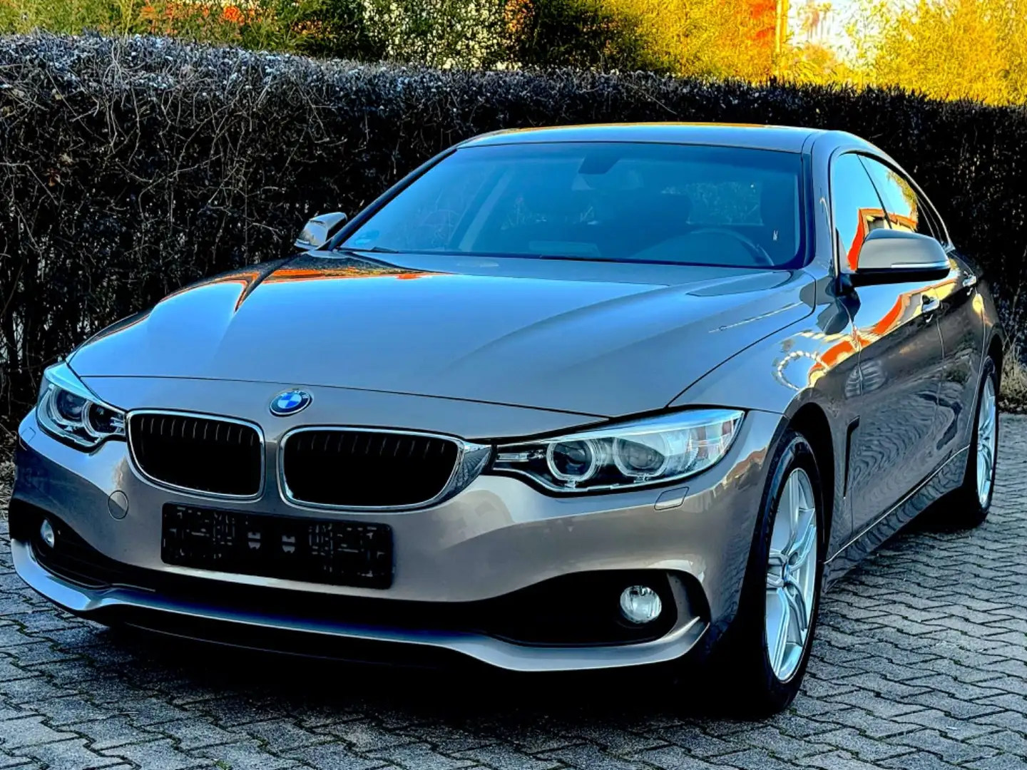 BMW 420 4 Gran Coupe 420 i xDrive 2.HAND TÜV NEU Beige - 1