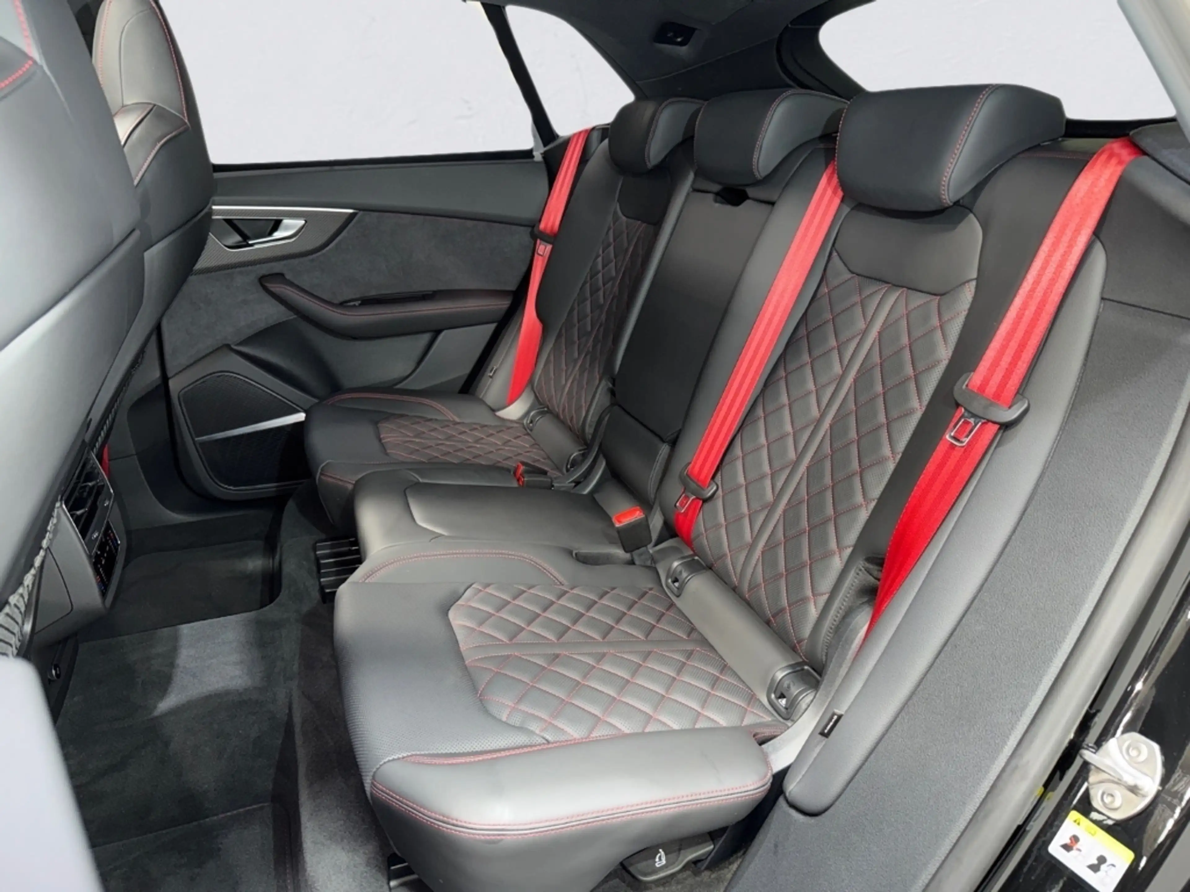 Audi SQ8 4.0 TFSI QU BLACK FAHRWERKS.P HEAD STDHZ CARBON MA — photo 11