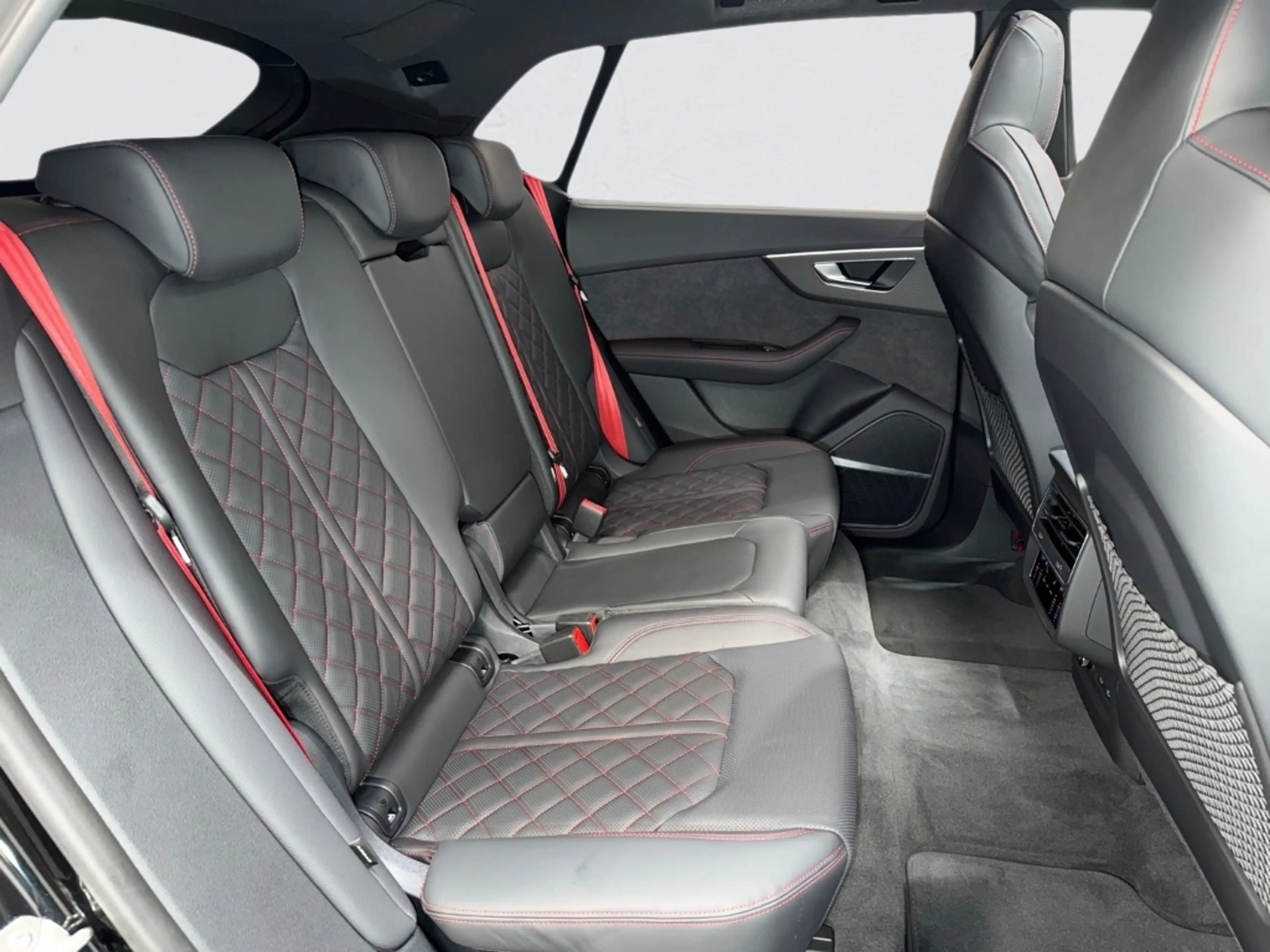 Audi SQ8 4.0 TFSI QU BLACK FAHRWERKS.P HEAD STDHZ CARBON MA — photo 12