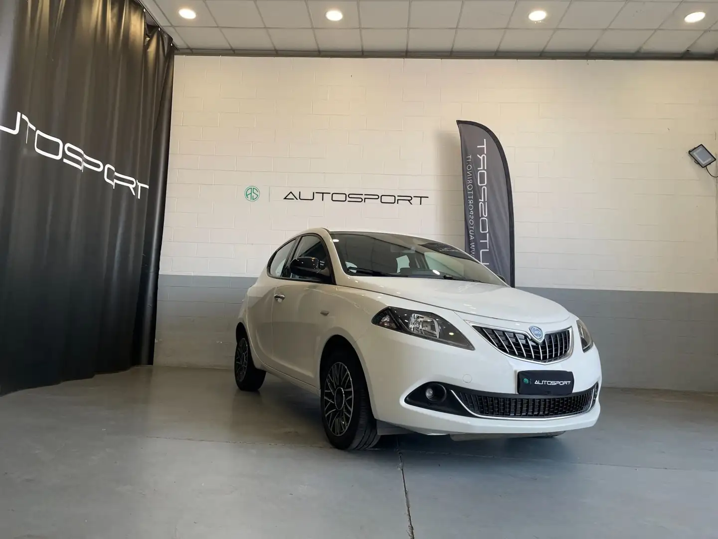 Lancia Ypsilon 1.0 FireFly 5 porte S&S Hybrid Platino Bianco - 1