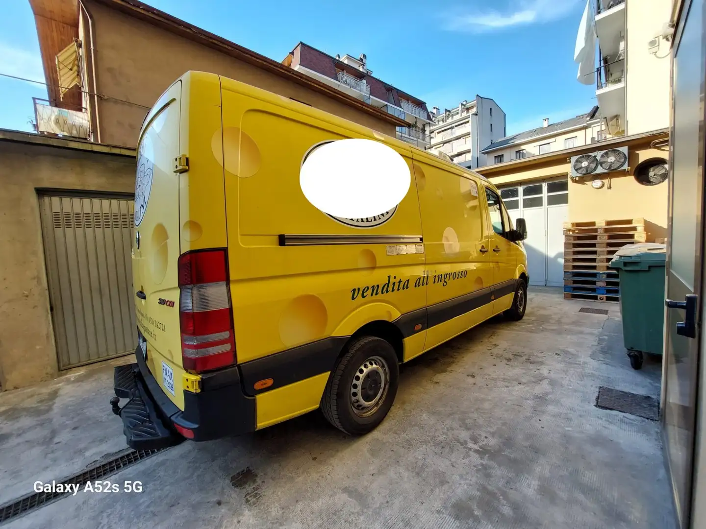 Mercedes-Benz Sprinter 319 CDI ISOTERMICO Giallo - 1