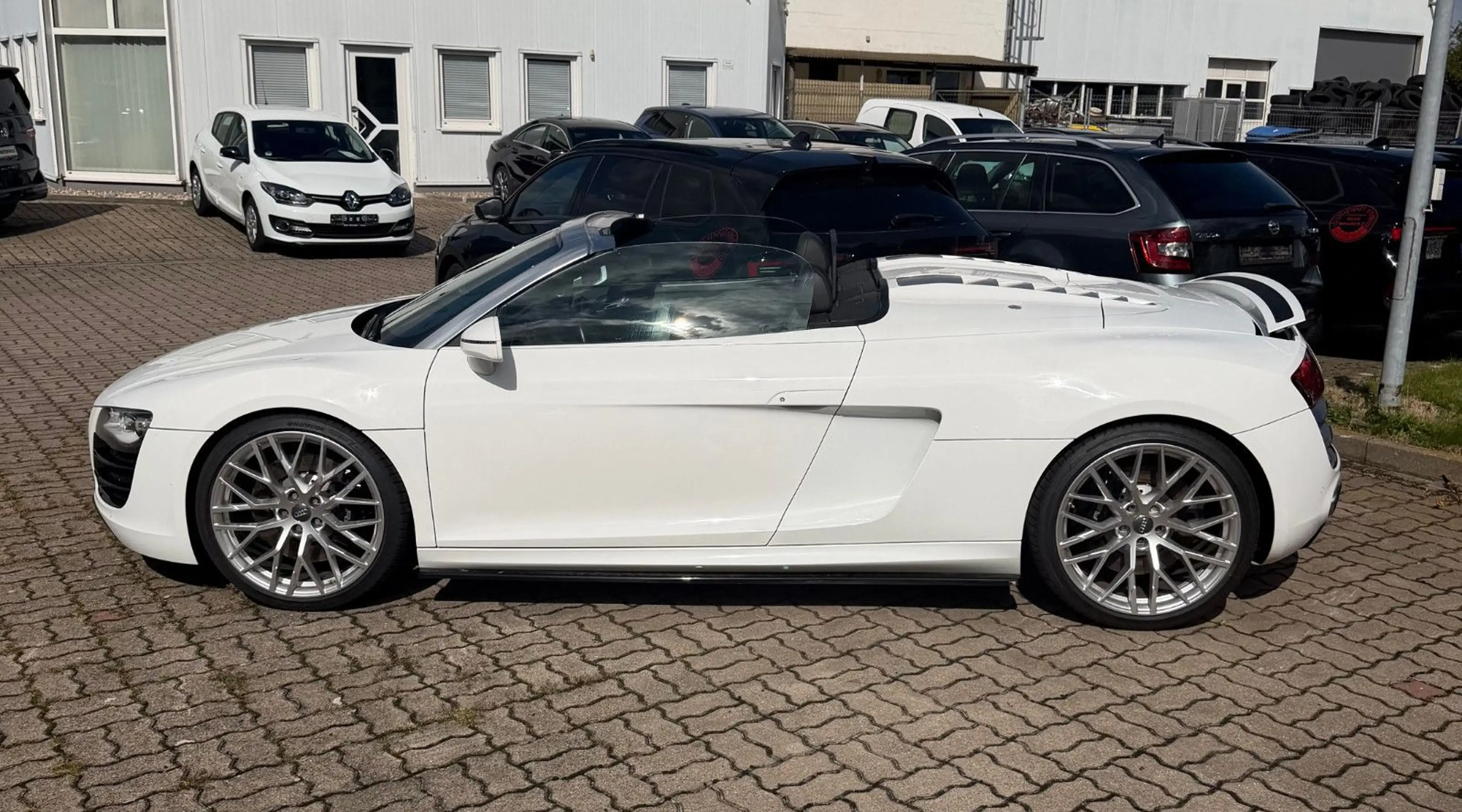 Audi R8 Spyder 5.2 FSI quattro Bang&Olufsen — photo 4