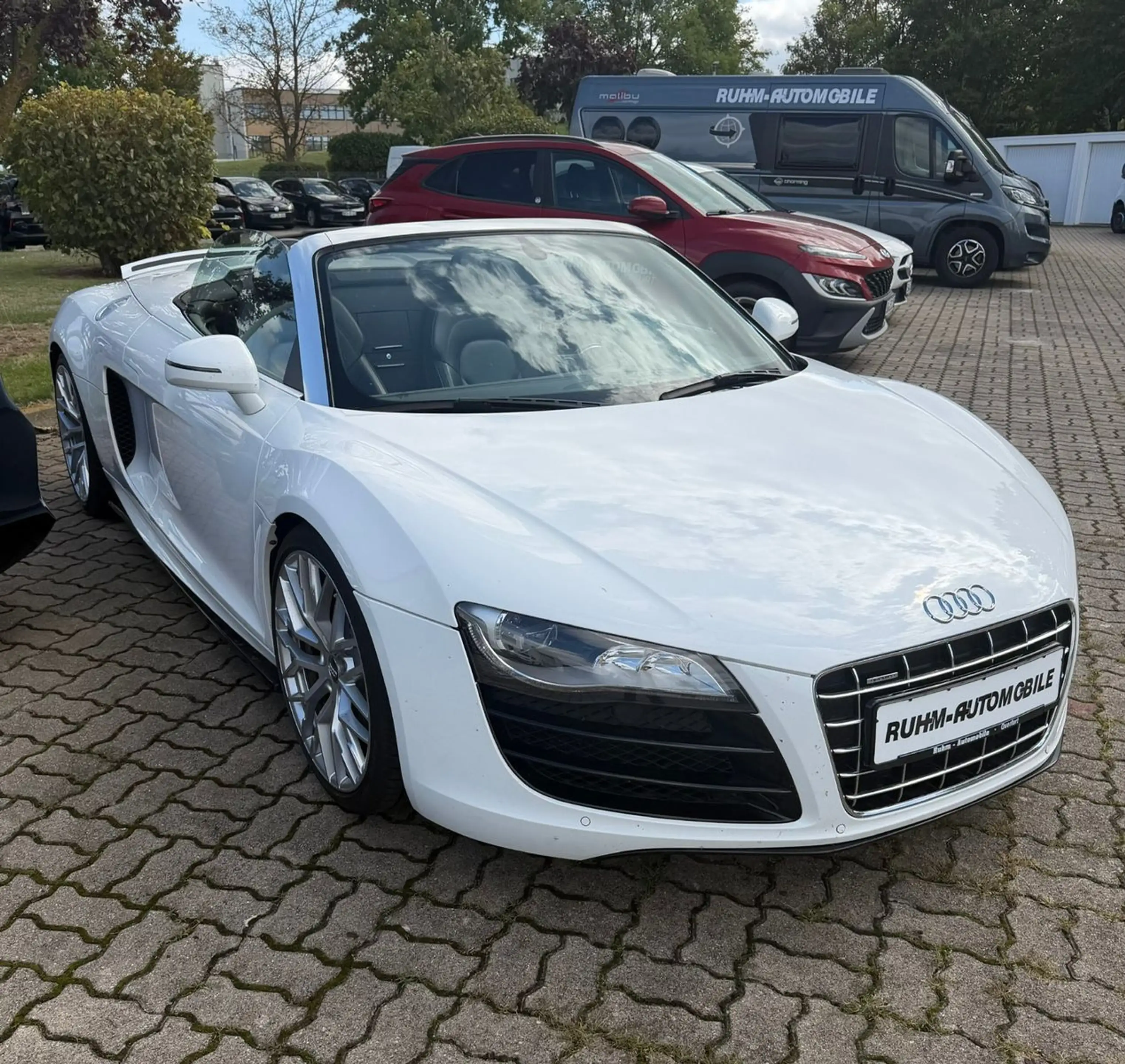 Audi R8 Spyder 5.2 FSI quattro Bang&Olufsen — photo 6