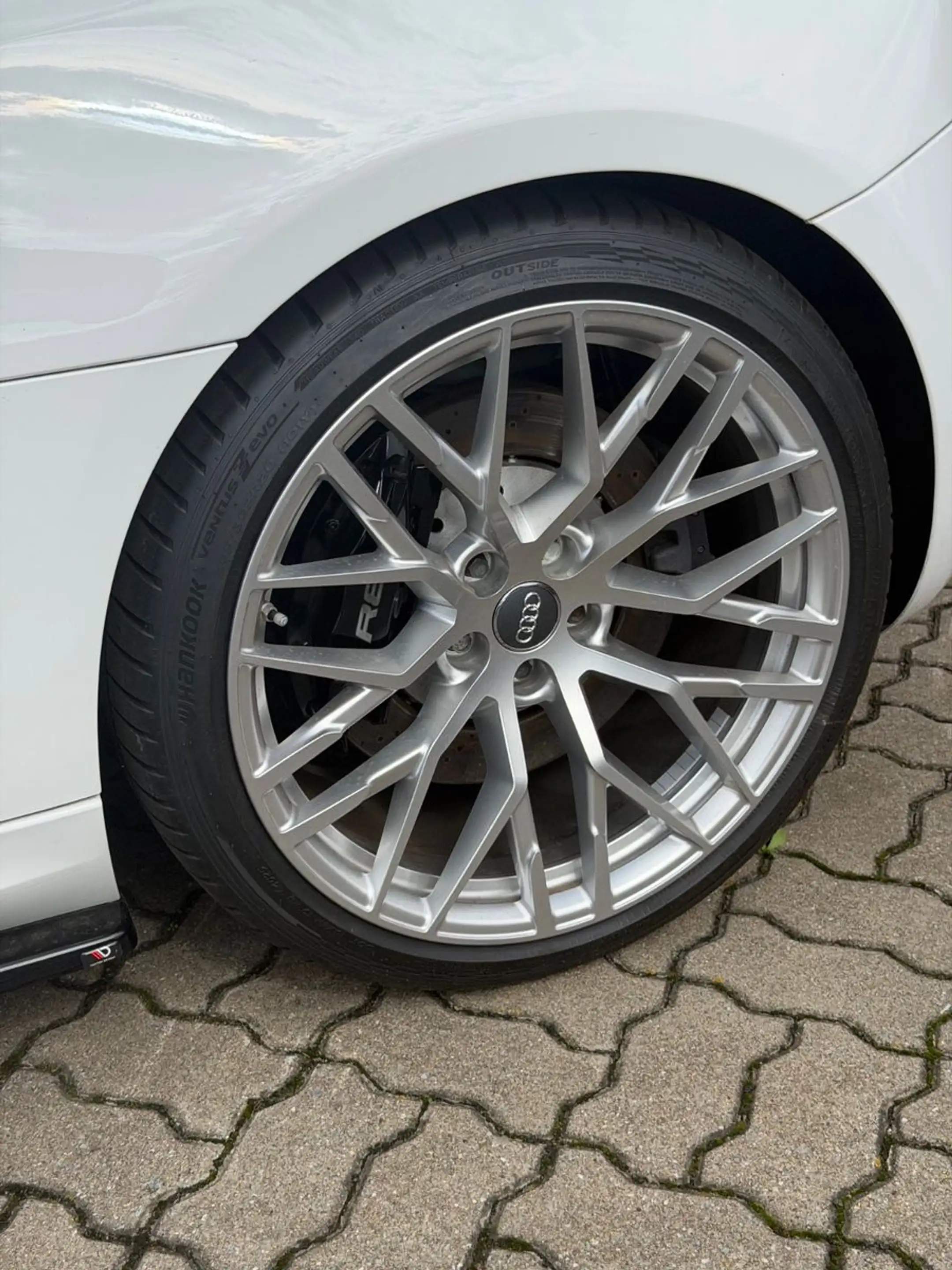 Audi R8 Spyder 5.2 FSI quattro Bang&Olufsen — photo 5