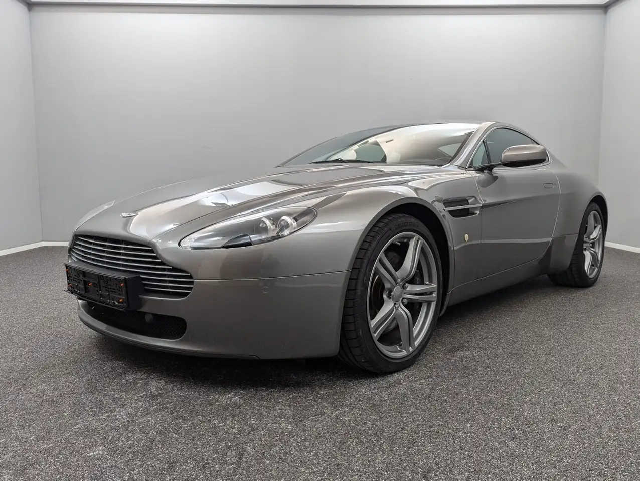 Aston Martin V8