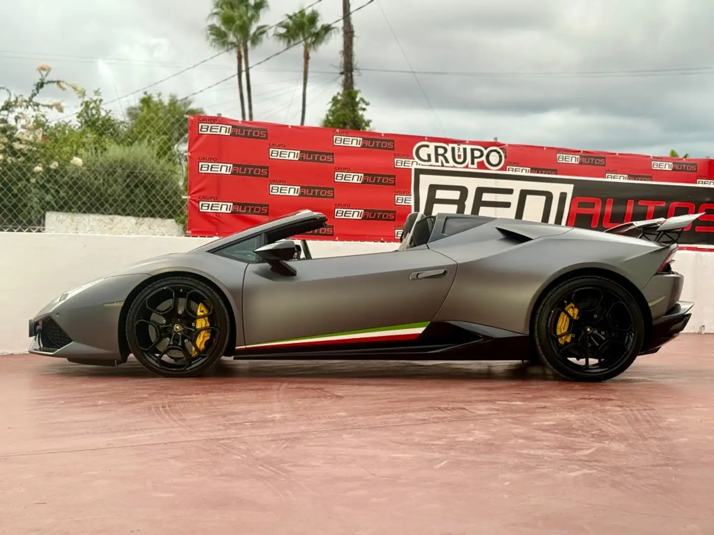 Lamborghini Huracán LP 610-4 Spyder Gris - 2