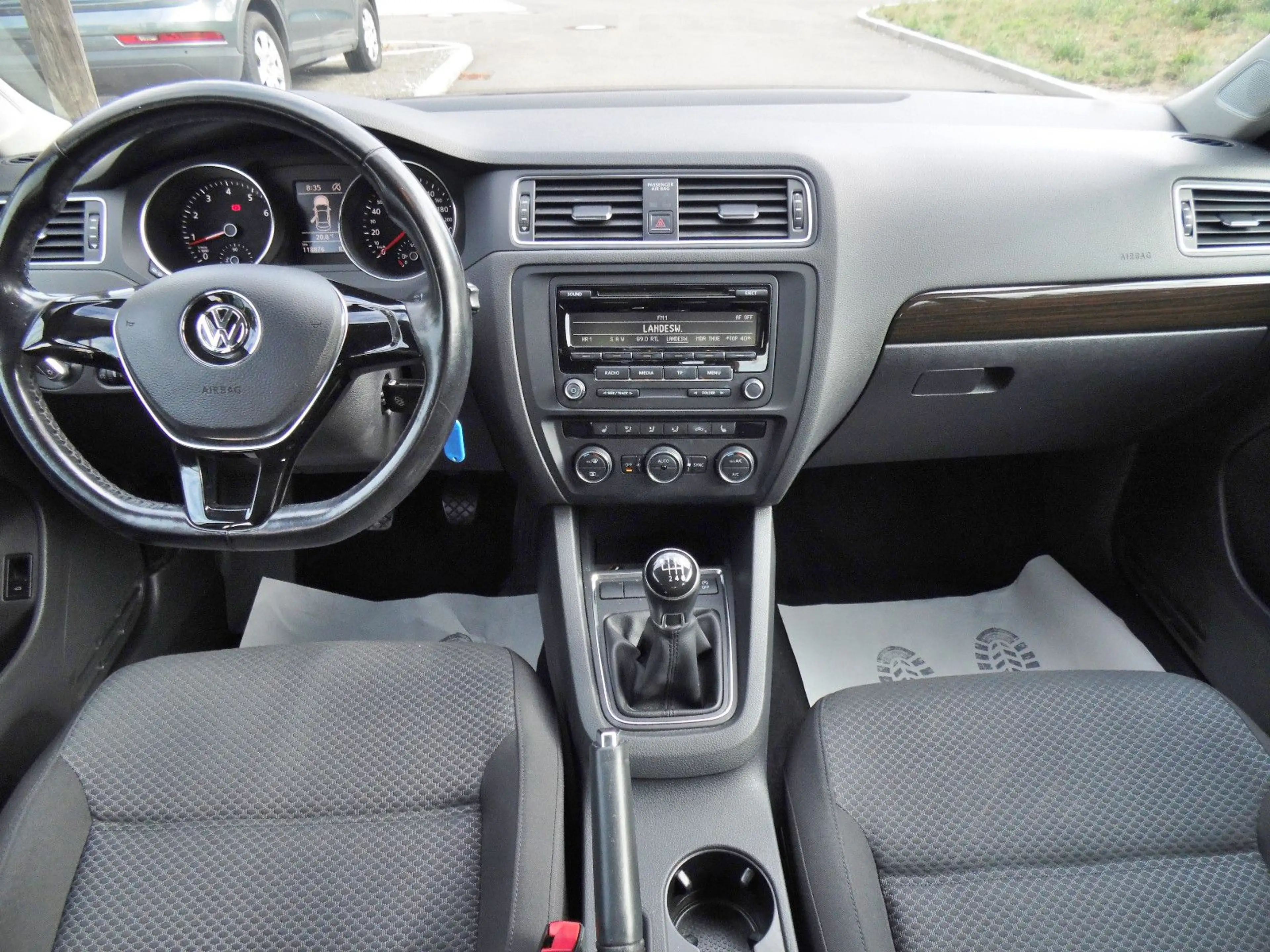 Volkswagen Jetta VI/Klima/PDC/SHZ/HU NEU! — photo 8