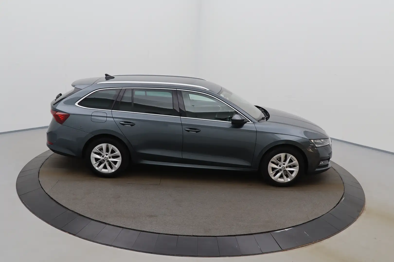 Skoda Octavia Combi 2.0 CR TDi DSG Style Corporate+ LED GPS PDC Gris - 2