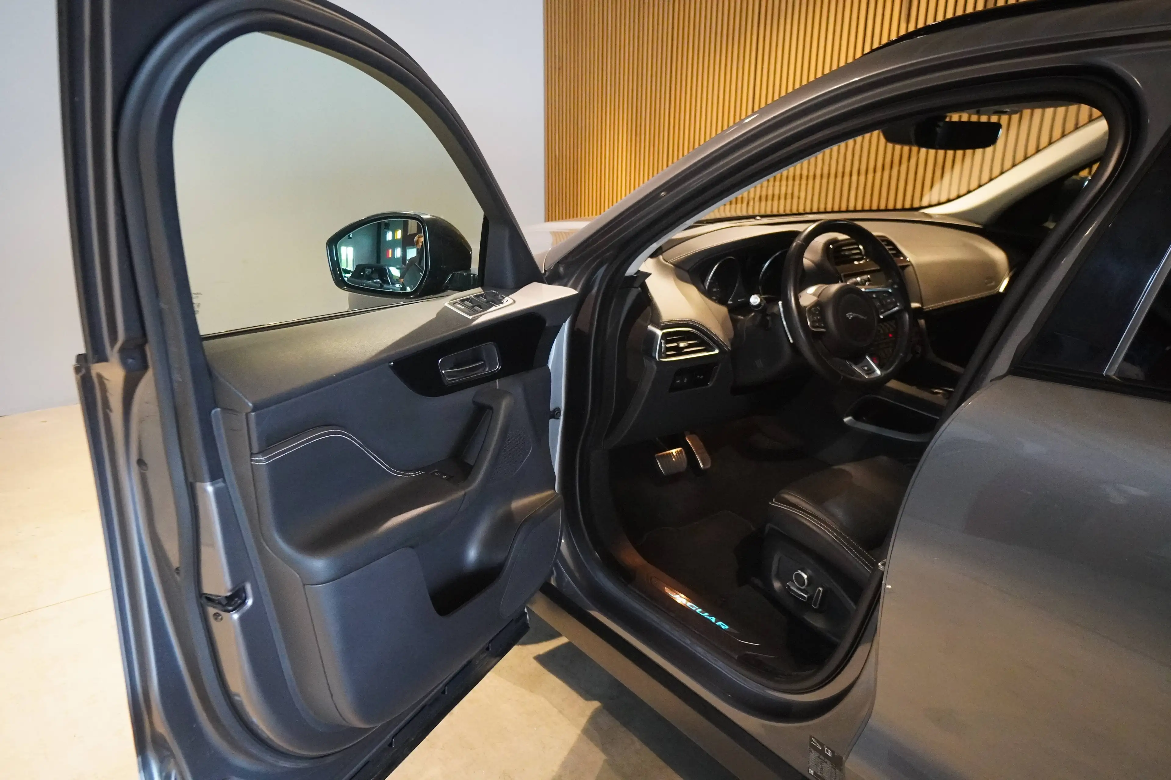 Jaguar F-Pace F-PACE R-Sport AWD 2.0-Head Up-Led.-ACC- — photo 11