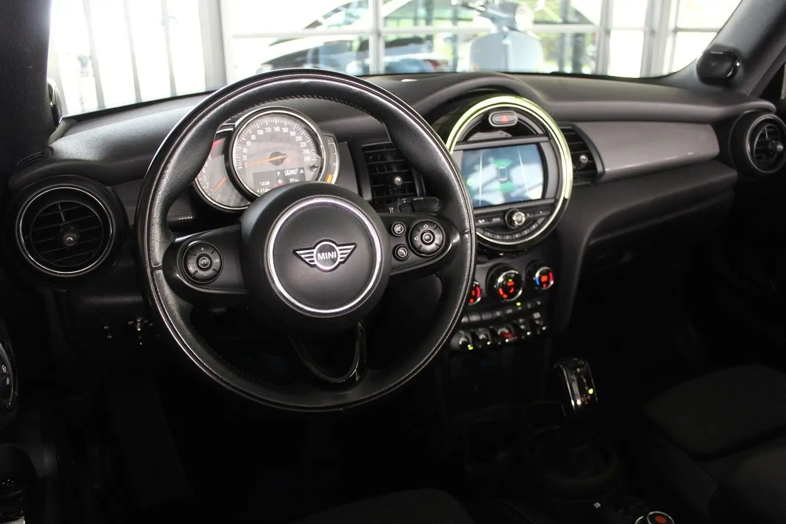MINI Cooper Cabrio 1.5 Chili Navi LED ParkAssist Key Fekete - 2