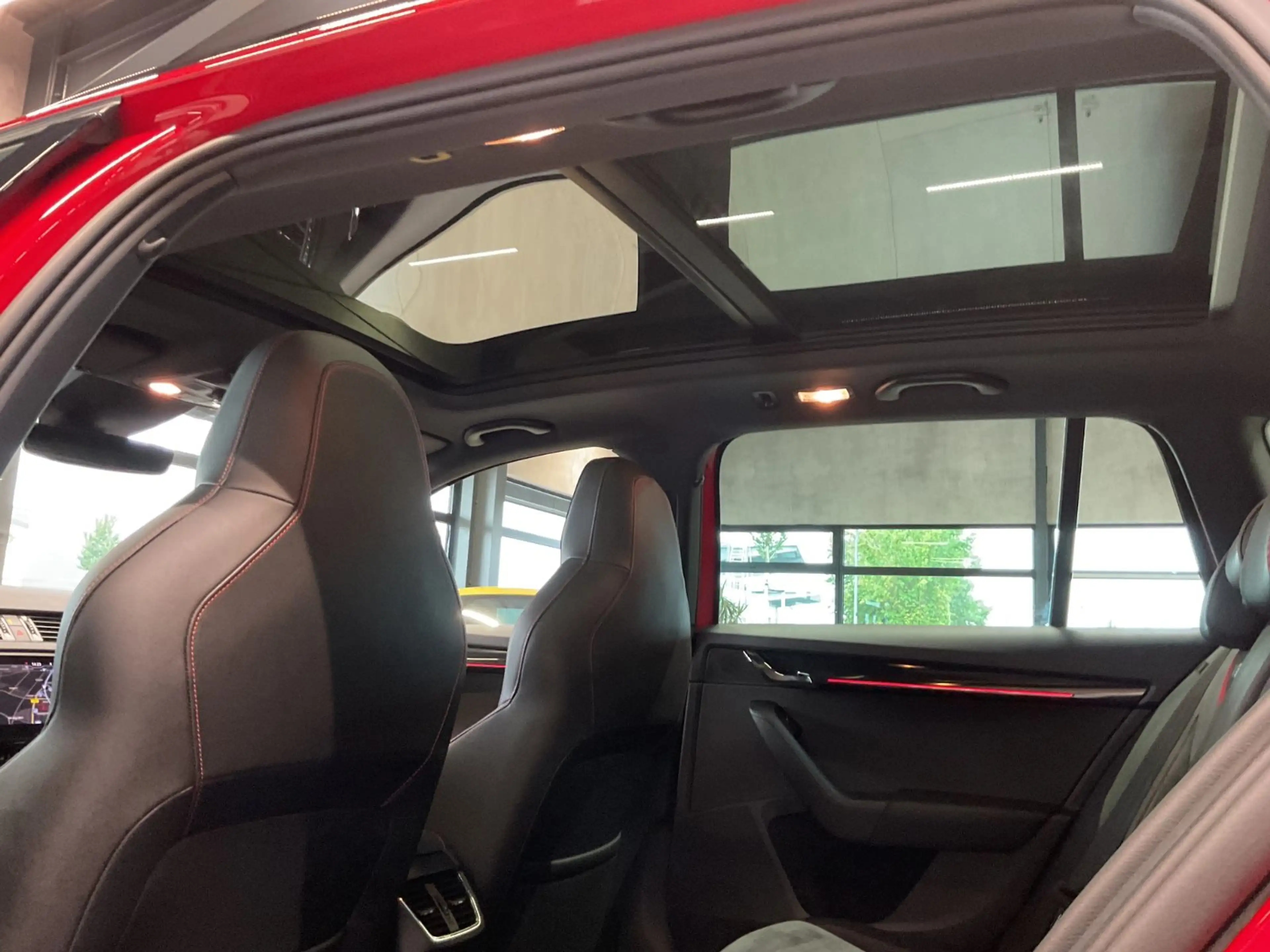 Skoda Octavia Combi RS 245 AHK DAB LED Navi+ Pano 19" — photo 14