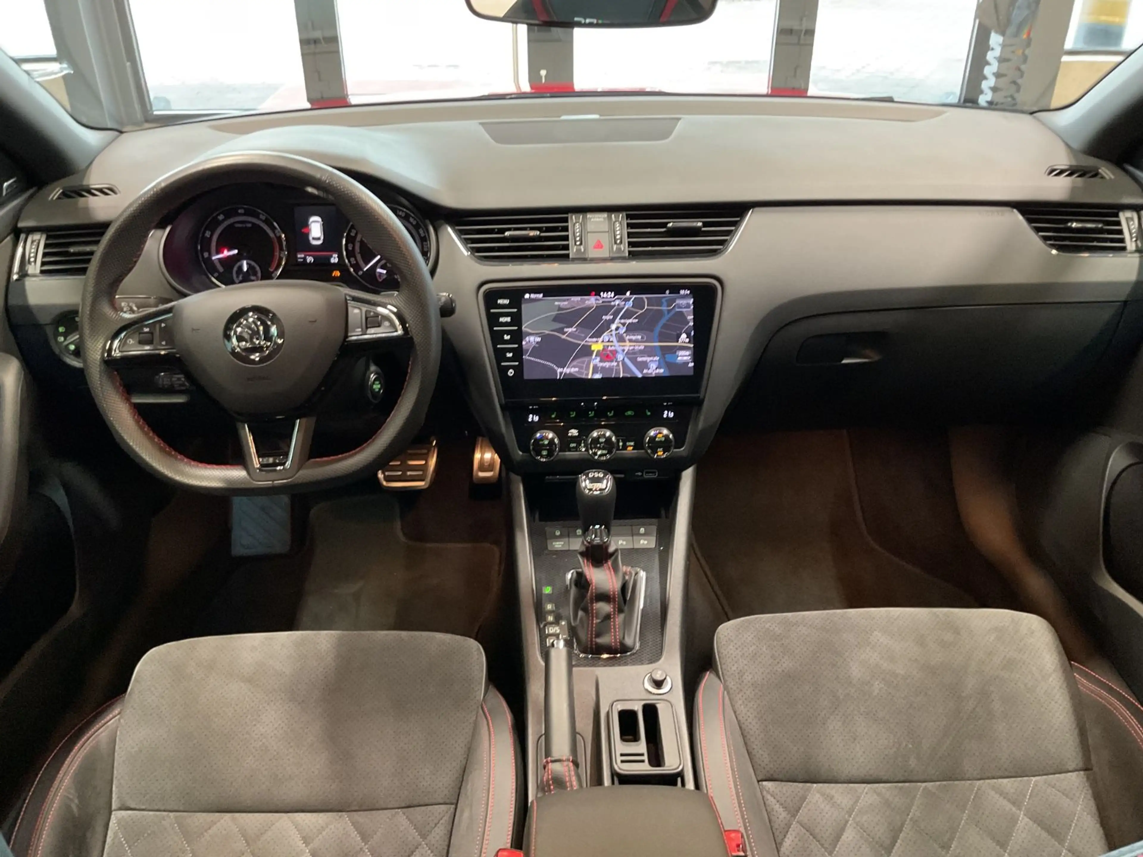 Skoda Octavia Combi RS 245 AHK DAB LED Navi+ Pano 19" — photo 15