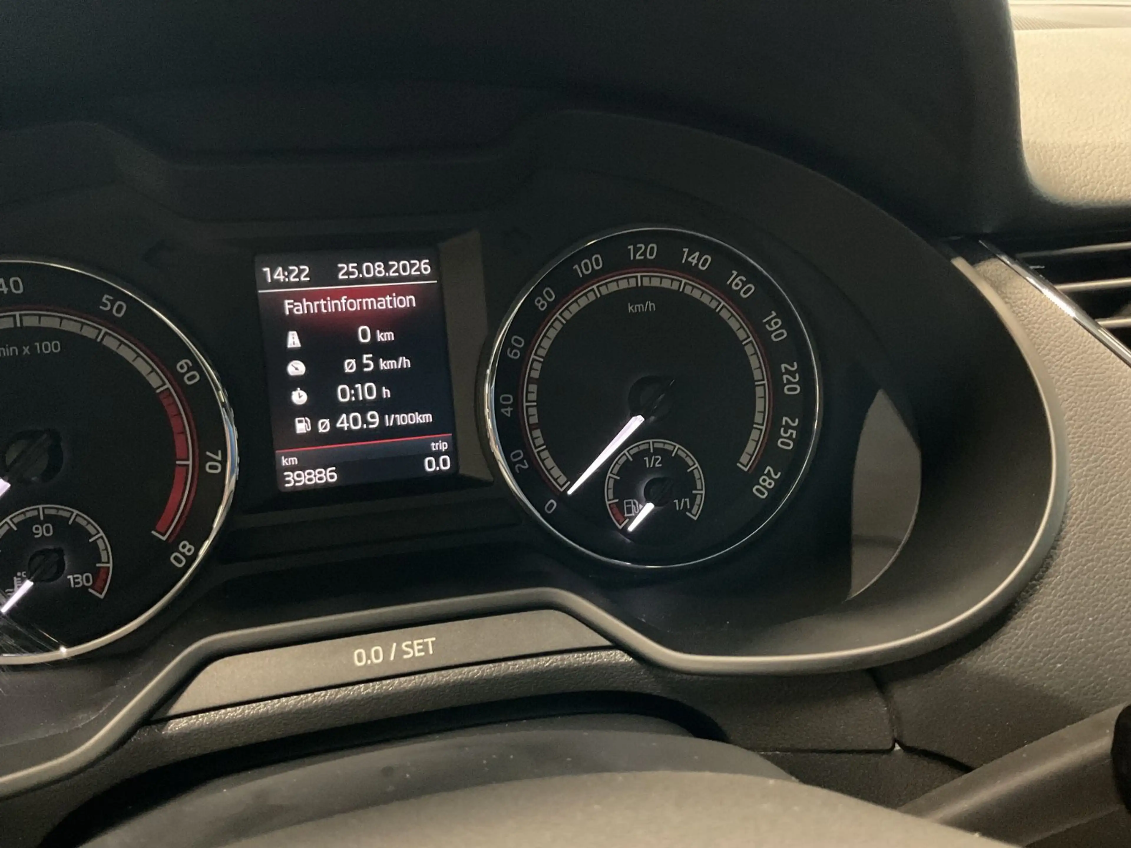Skoda Octavia Combi RS 245 AHK DAB LED Navi+ Pano 19" — photo 10