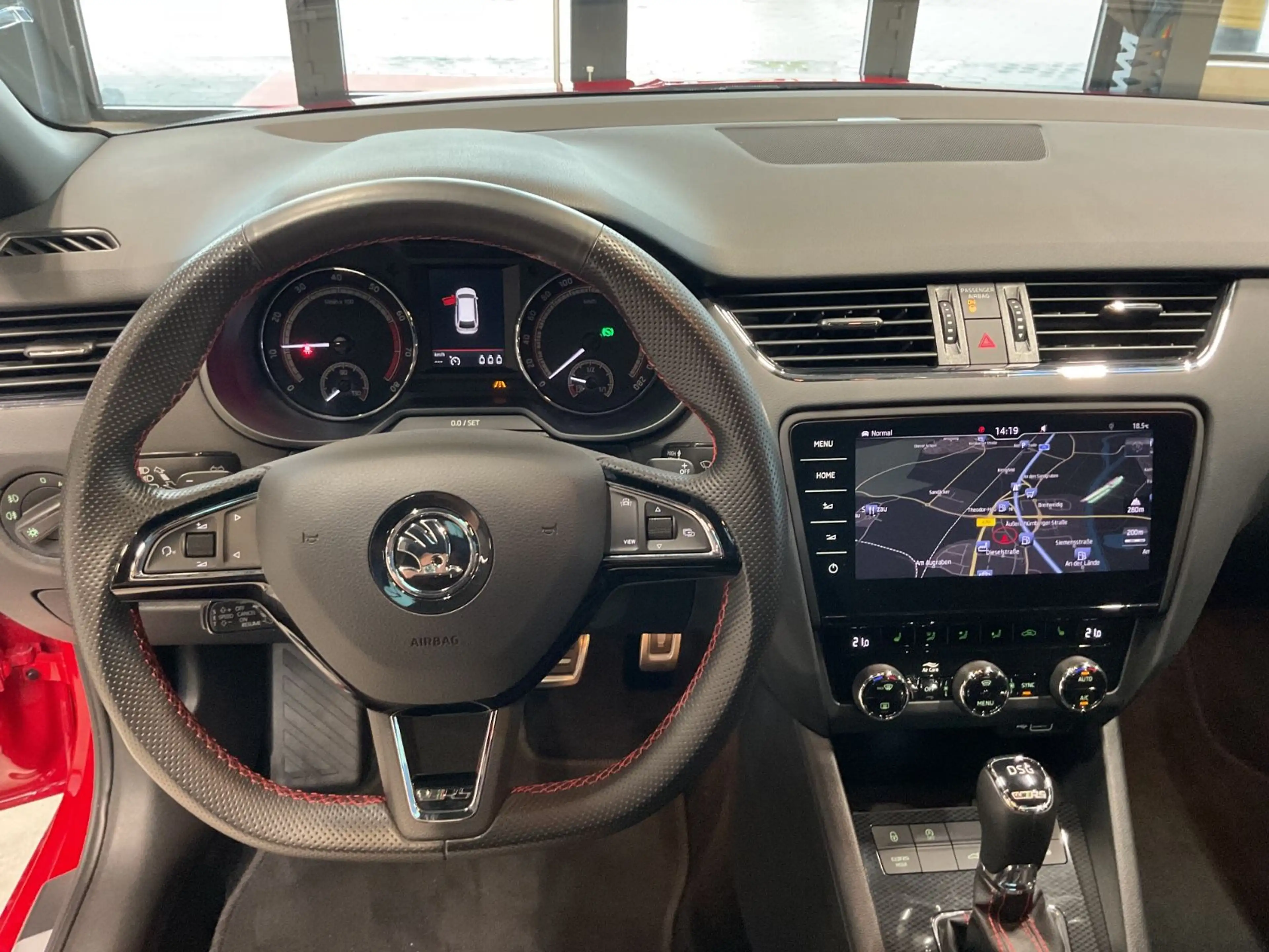 Skoda Octavia Combi RS 245 AHK DAB LED Navi+ Pano 19" — photo 8