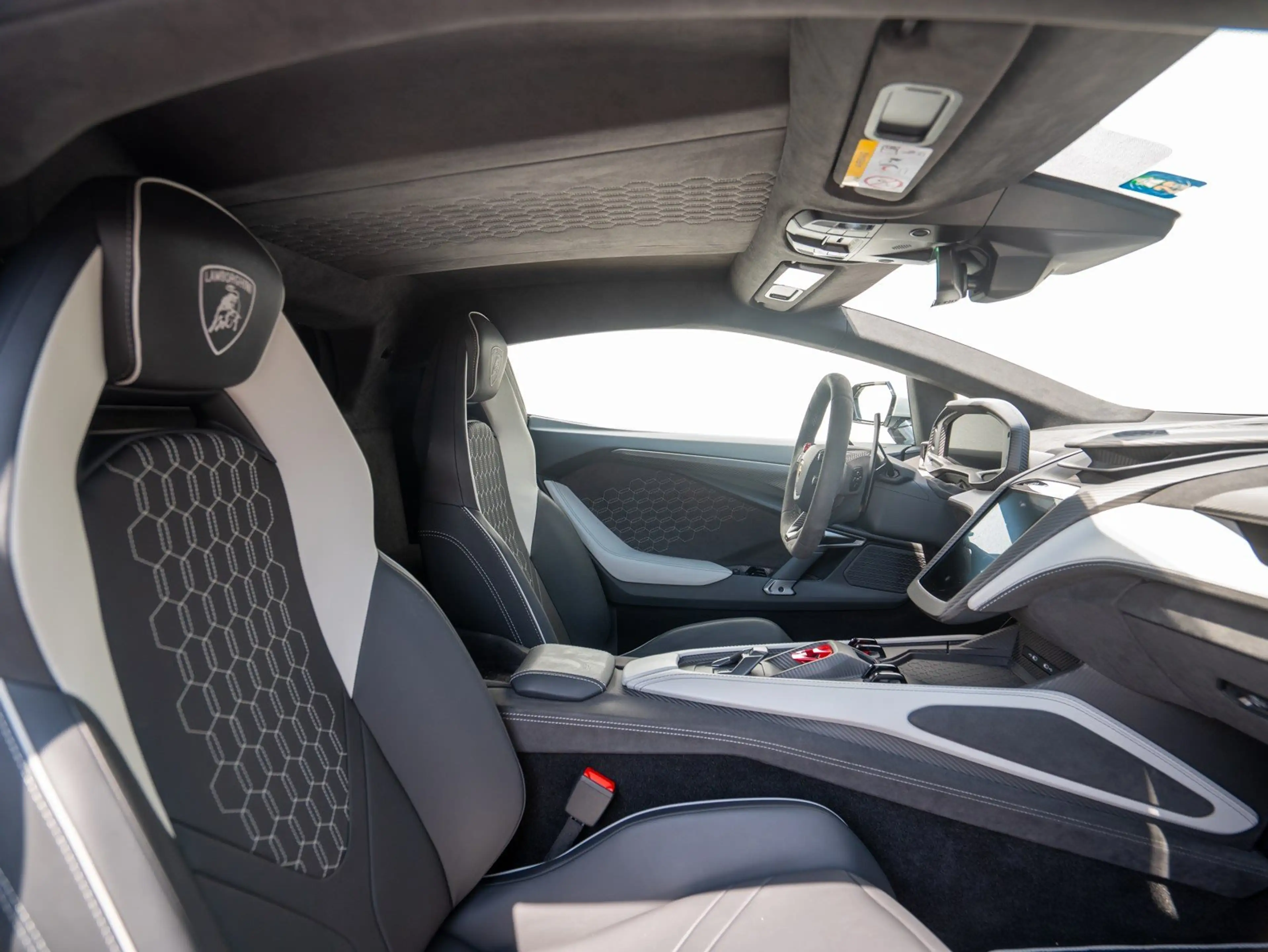 Lamborghini Revuelto V12 MY25 CARBON PASSENGER-DISPLAY FULL-ASSIST SONU — photo 9