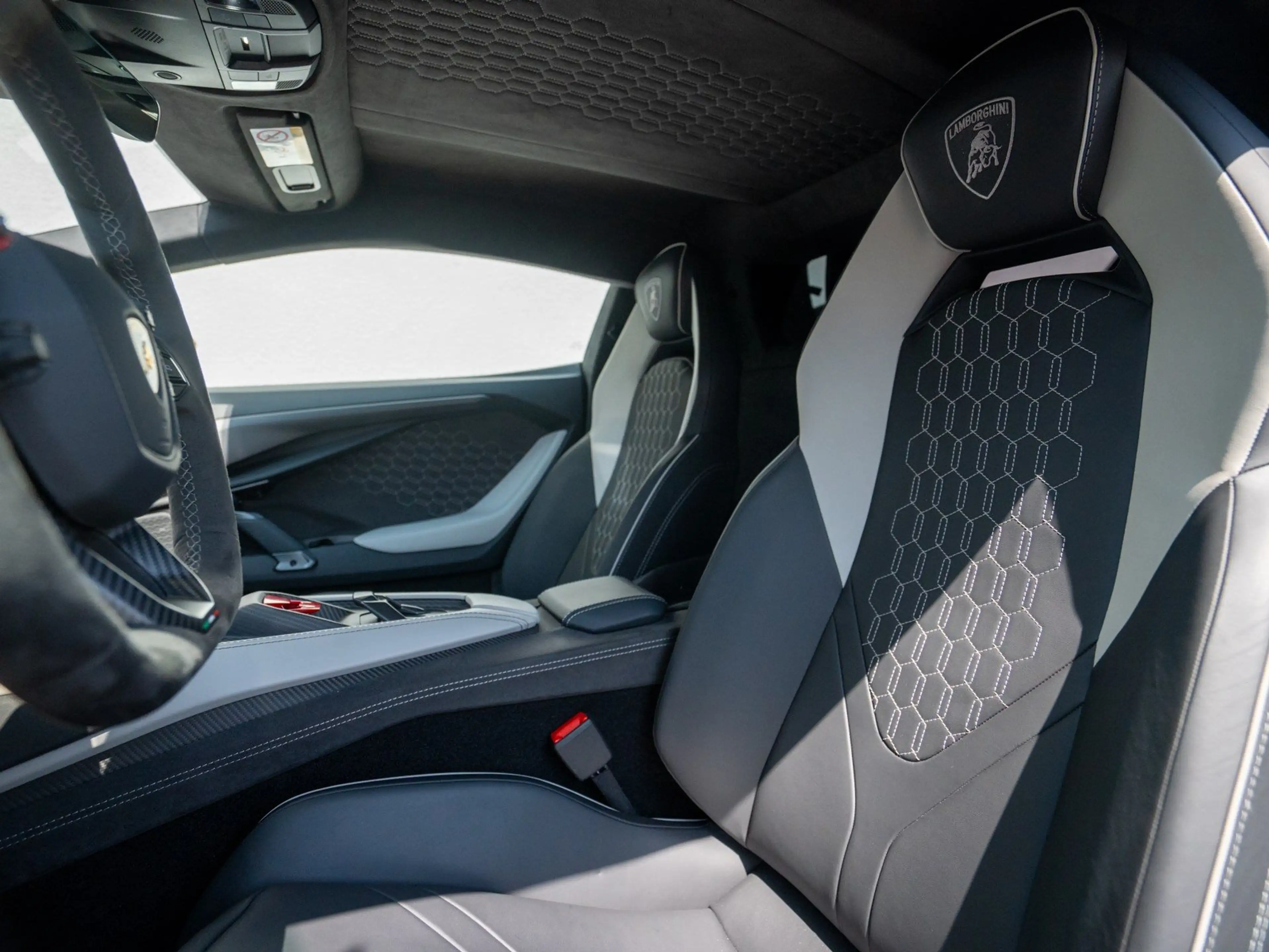 Lamborghini Revuelto V12 MY25 CARBON PASSENGER-DISPLAY FULL-ASSIST SONU — photo 15