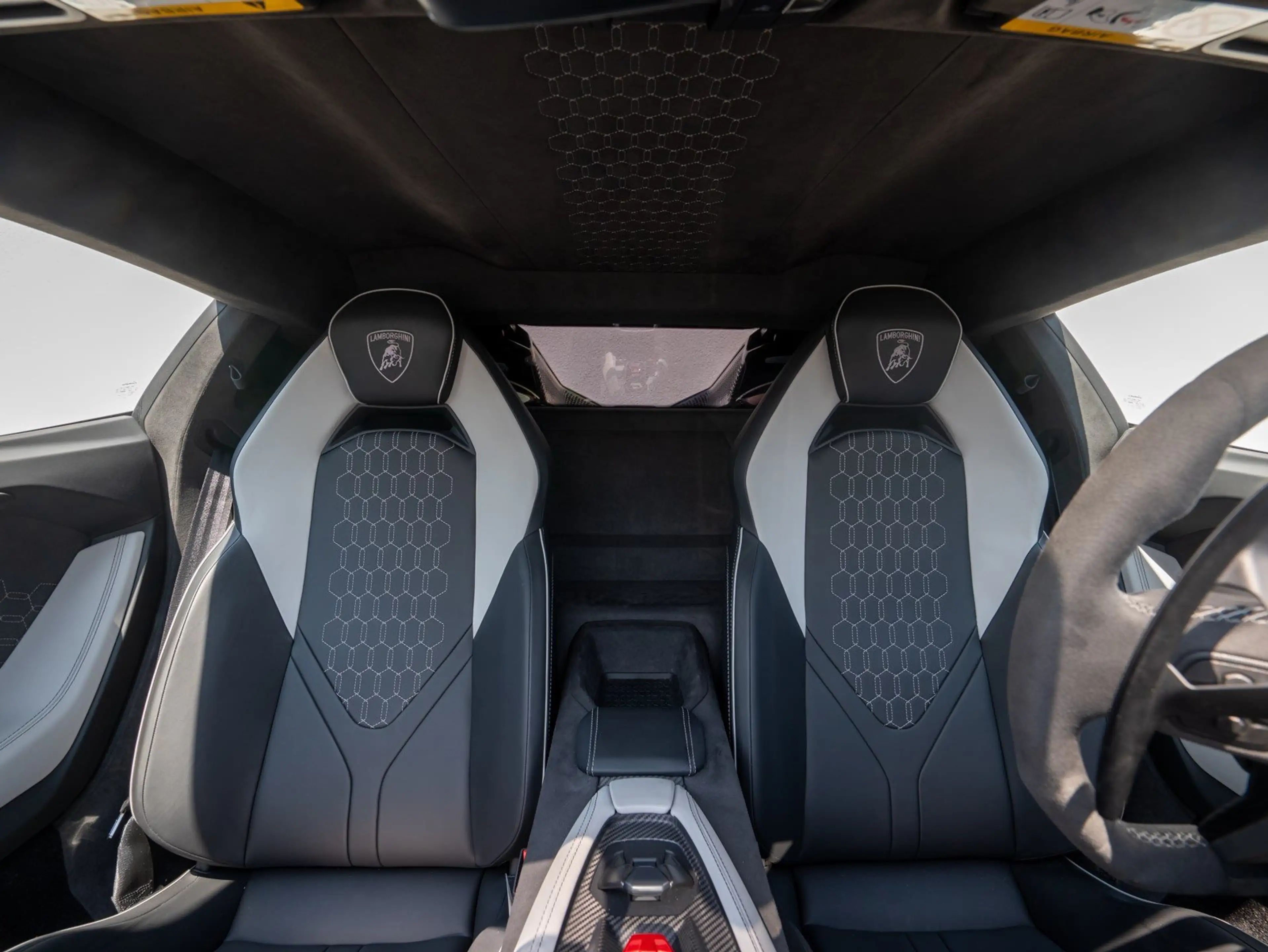 Lamborghini Revuelto V12 MY25 CARBON PASSENGER-DISPLAY FULL-ASSIST SONU — photo 11